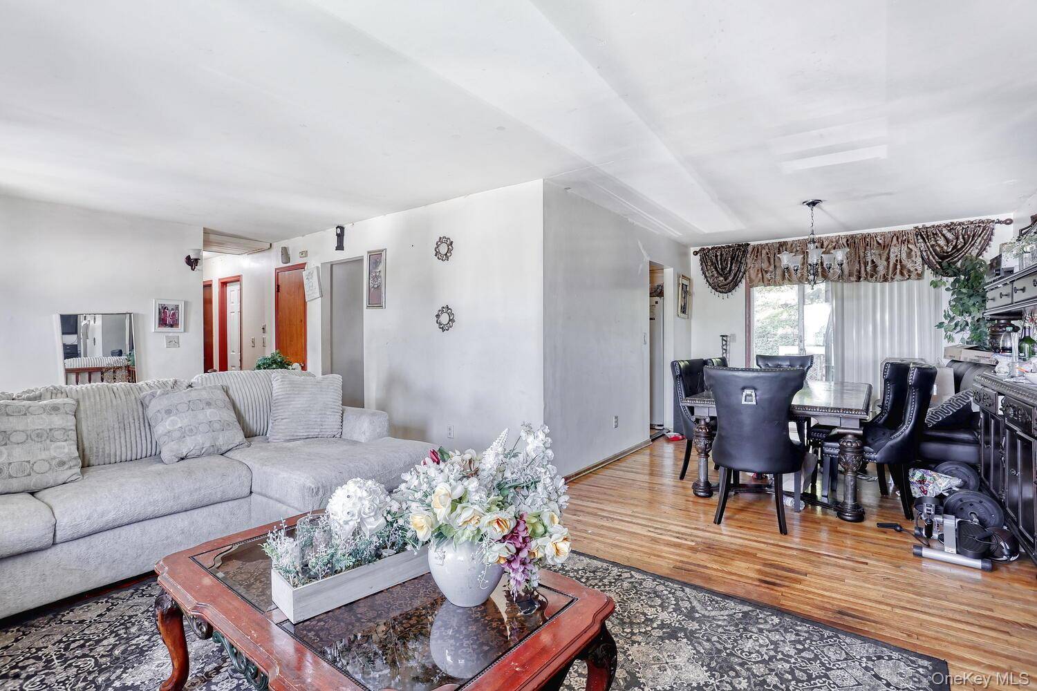 Valley Cottage, NY 10989,14 Rock DR