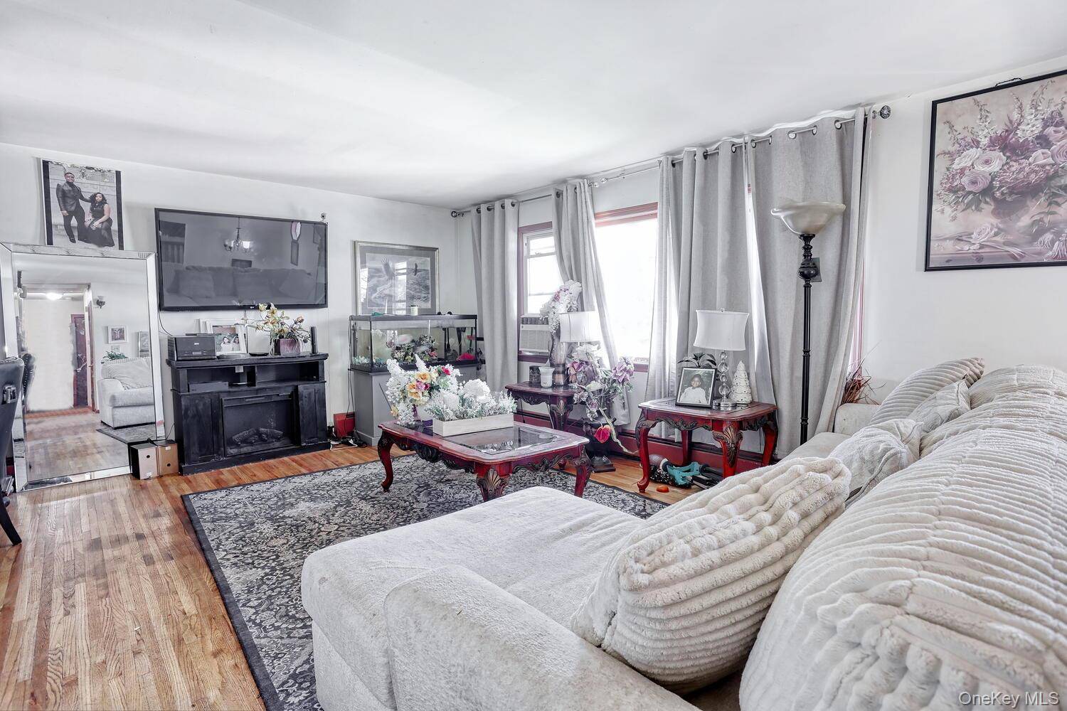 Valley Cottage, NY 10989,14 Rock DR