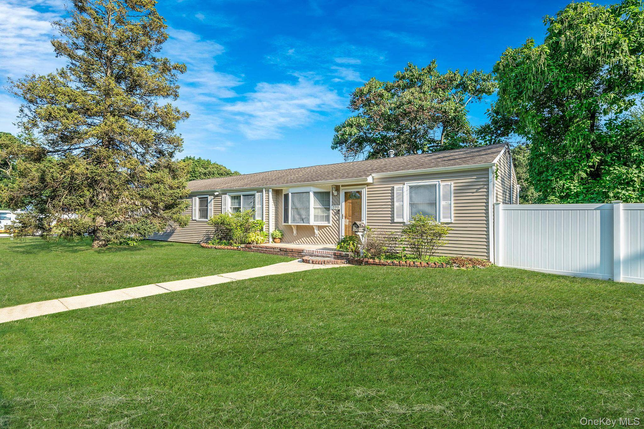 Bay Shore, NY 11706,730 Spur DR