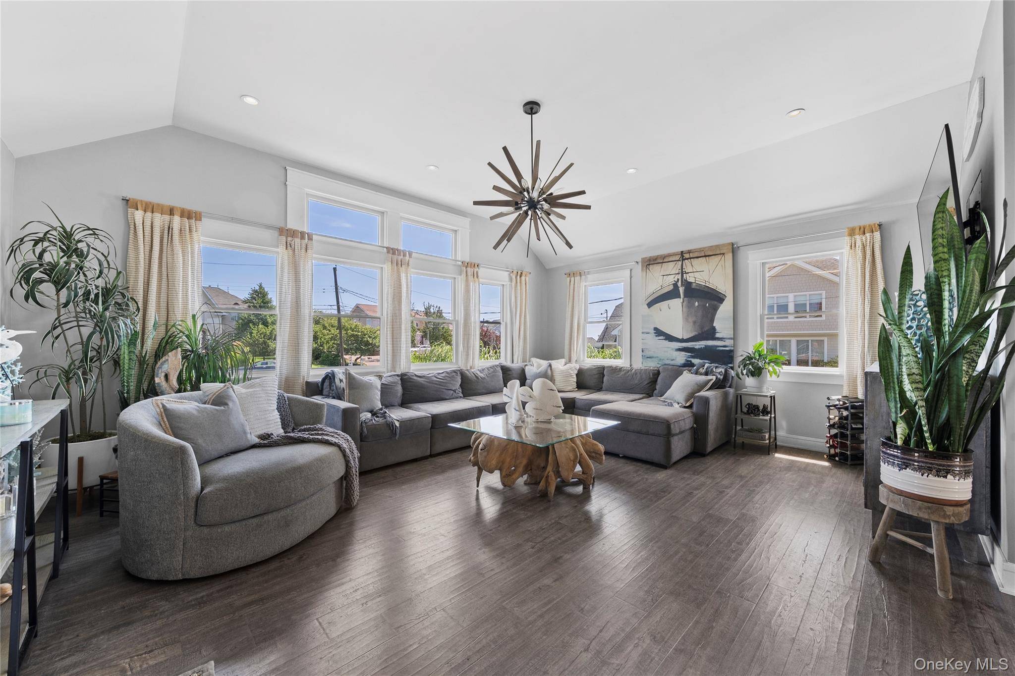 West Islip, NY 11795,234 W Islip RD