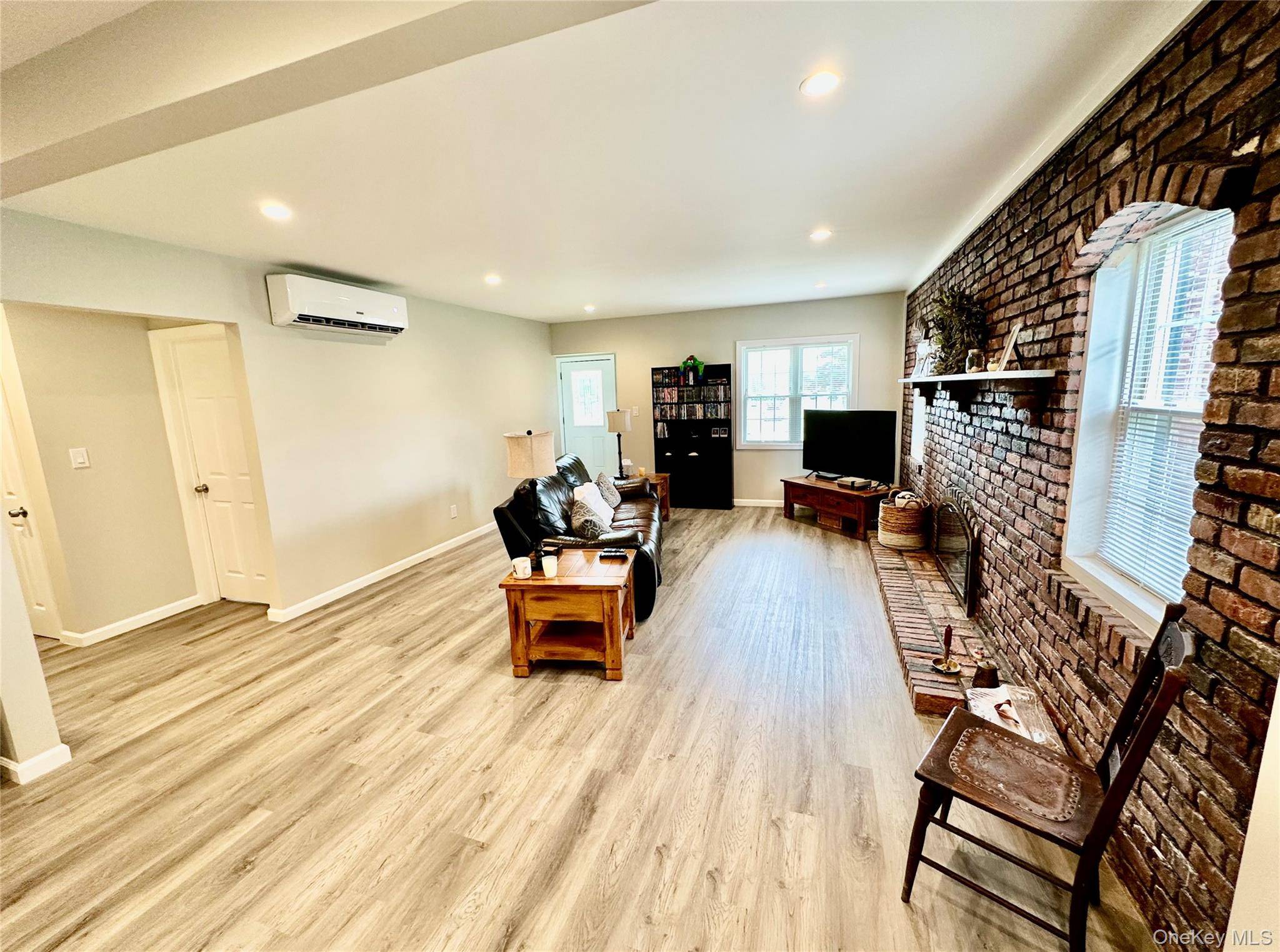 Floral Park, NY 11001,133 Schenck BLVD
