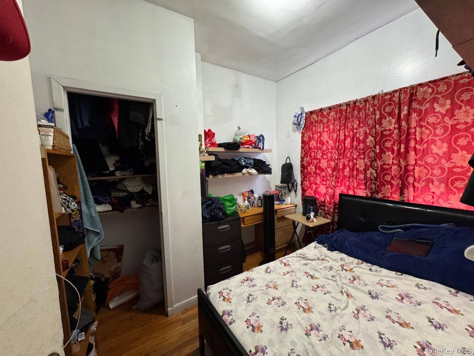 East Elmhurst, NY 11369,32-26 103rd ST