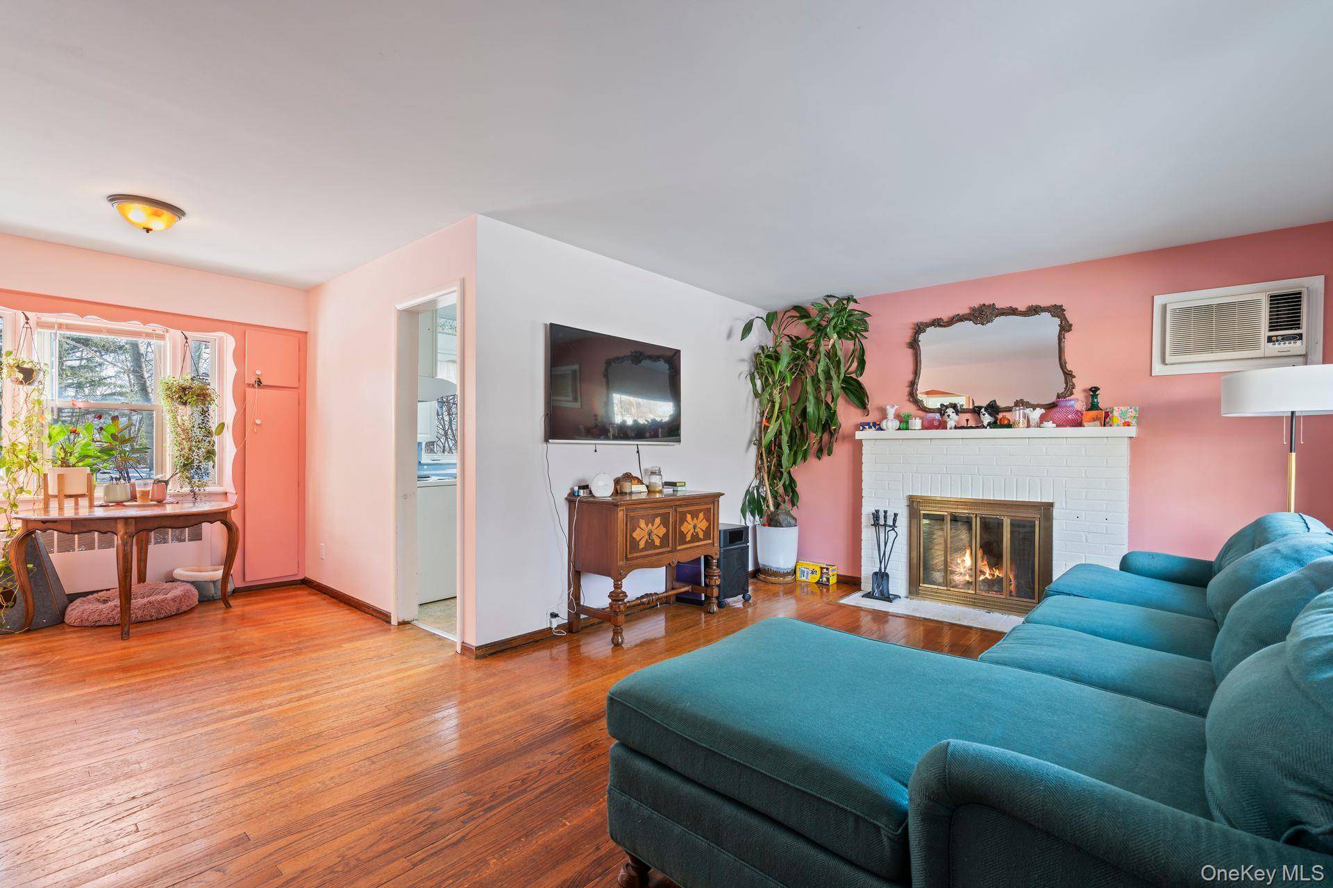 East Northport, NY 11731,239 Elwood RD