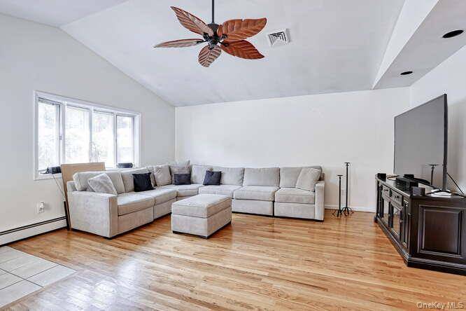 Middletown, NY 10940,19 Pleasant AVE