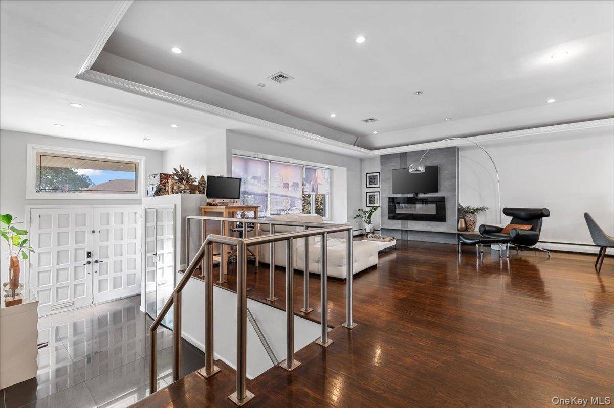 Valley Stream, NY 11581,844 Flanders DR