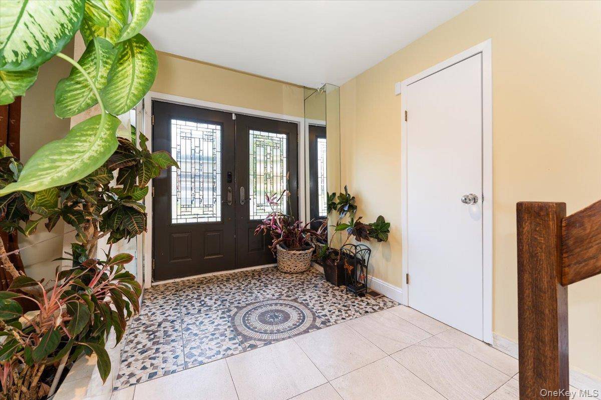 Woodmere, NY 11598,924 Northfield RD