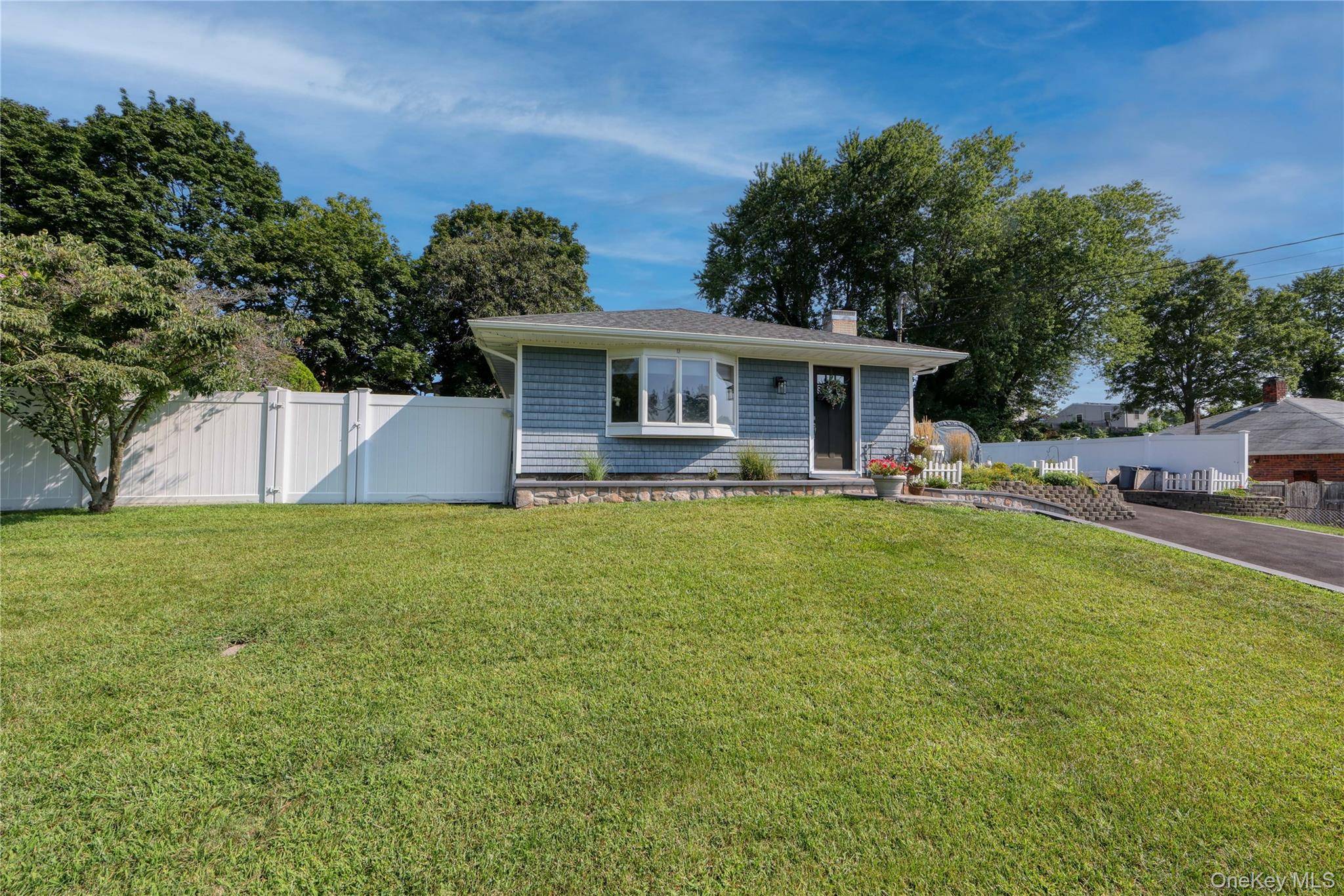 Selden, NY 11784,37 Wyandotte ST