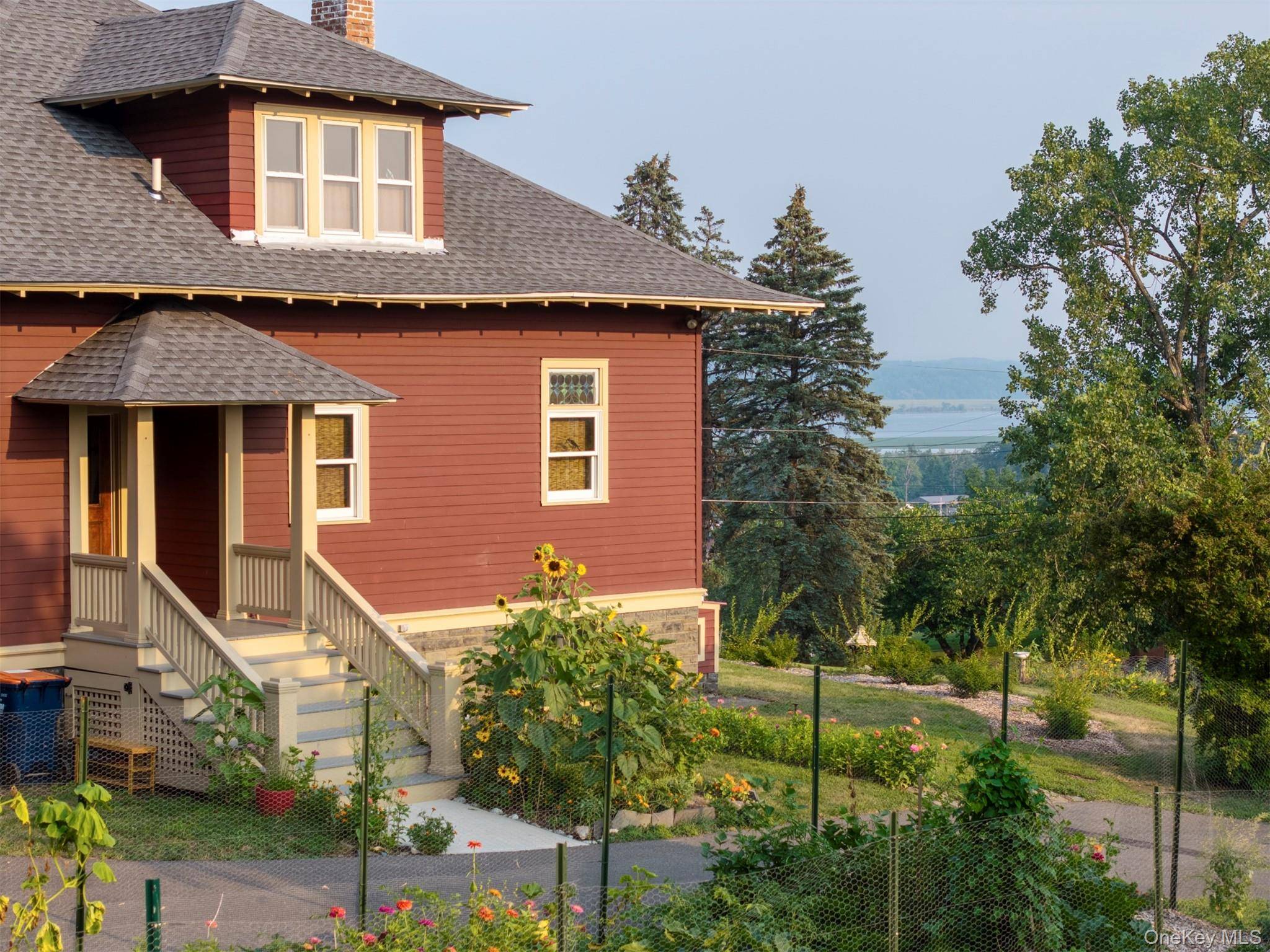 Saugerties, NY 12477,108 Latham CIR