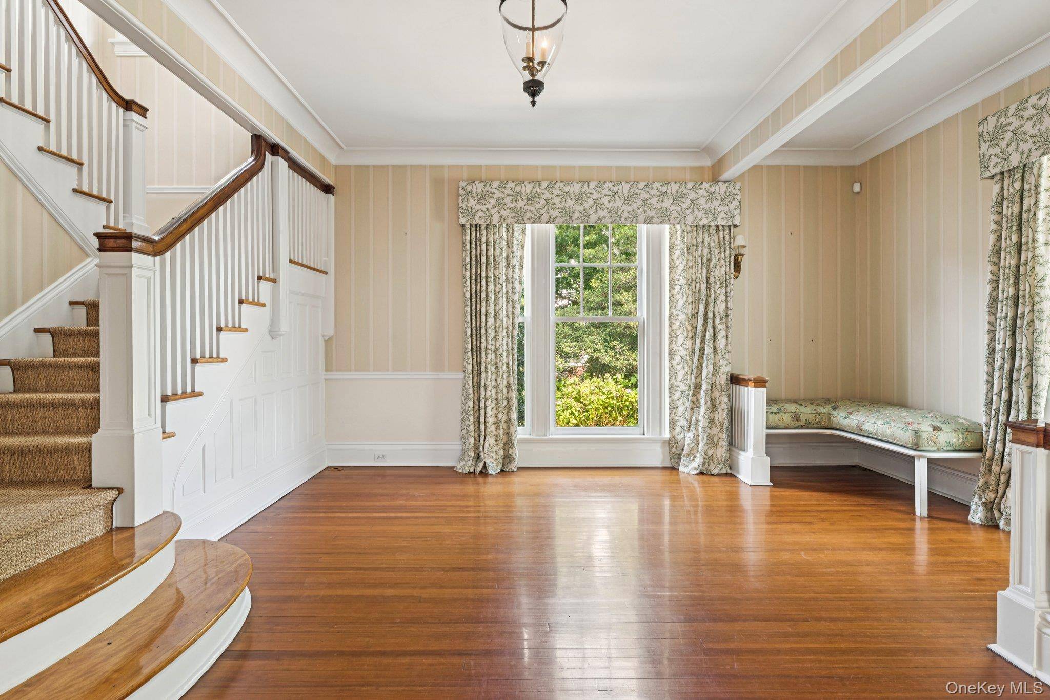 Babylon, NY 11702,90 Thompson AVE