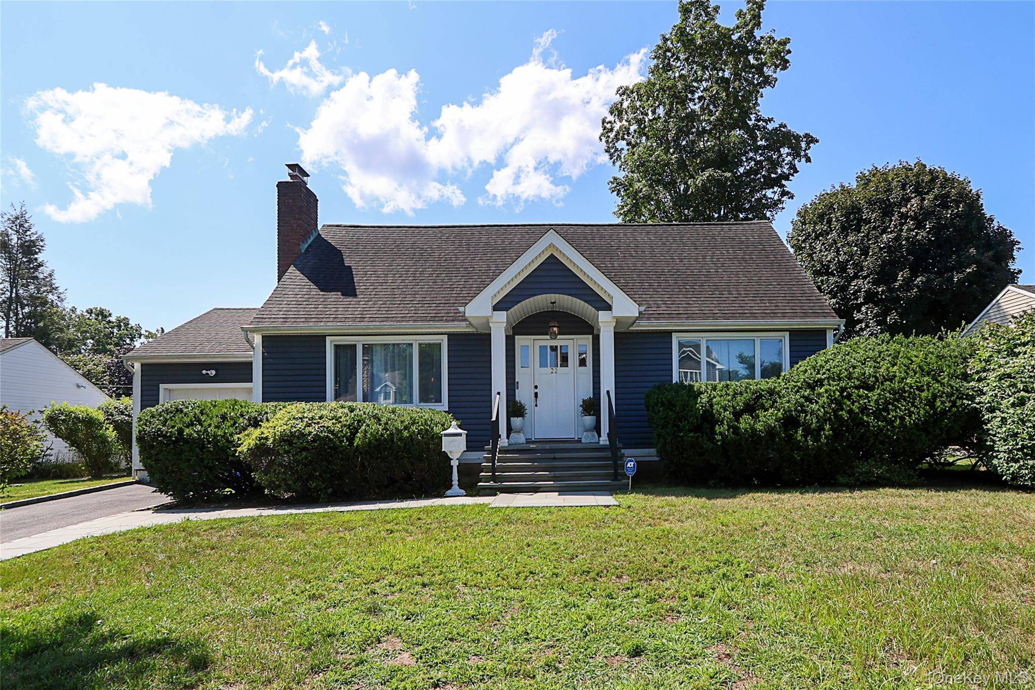 Glen Cove, NY 11542,22 Gruber DR