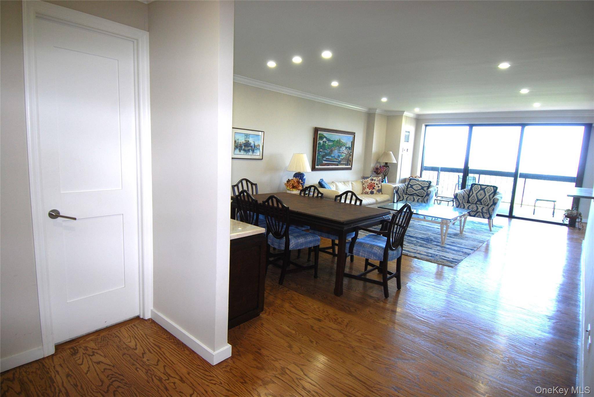 Floral Park, NY 11005,27010 Grand Central Parkway #33G