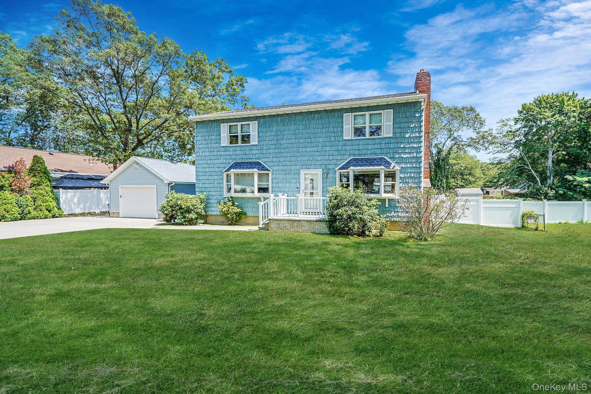 Selden, NY 11784,221 Magnolia DR