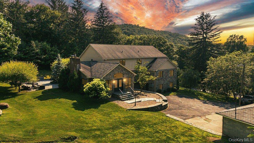 Central Valley, NY 10930,237 Mineral Springs RD