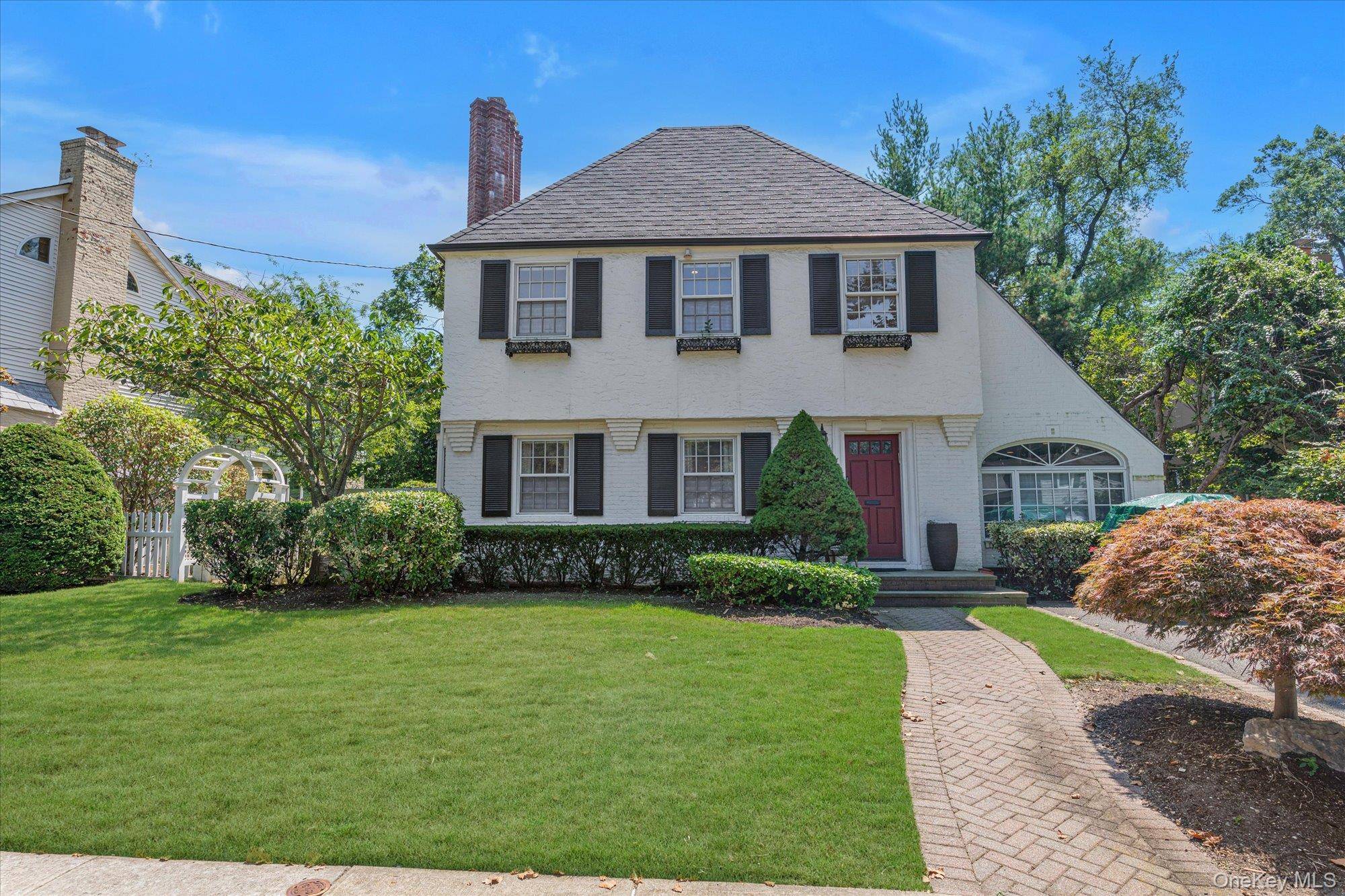 Lawrence, NY 11559,7 Stuyvesant PL