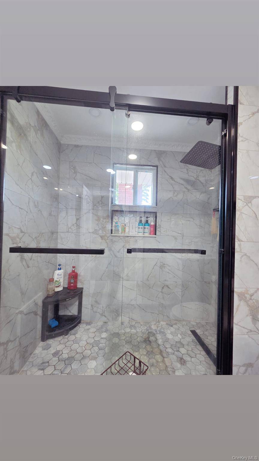 Lynbrook, NY 11563,127 Hempstead AVE