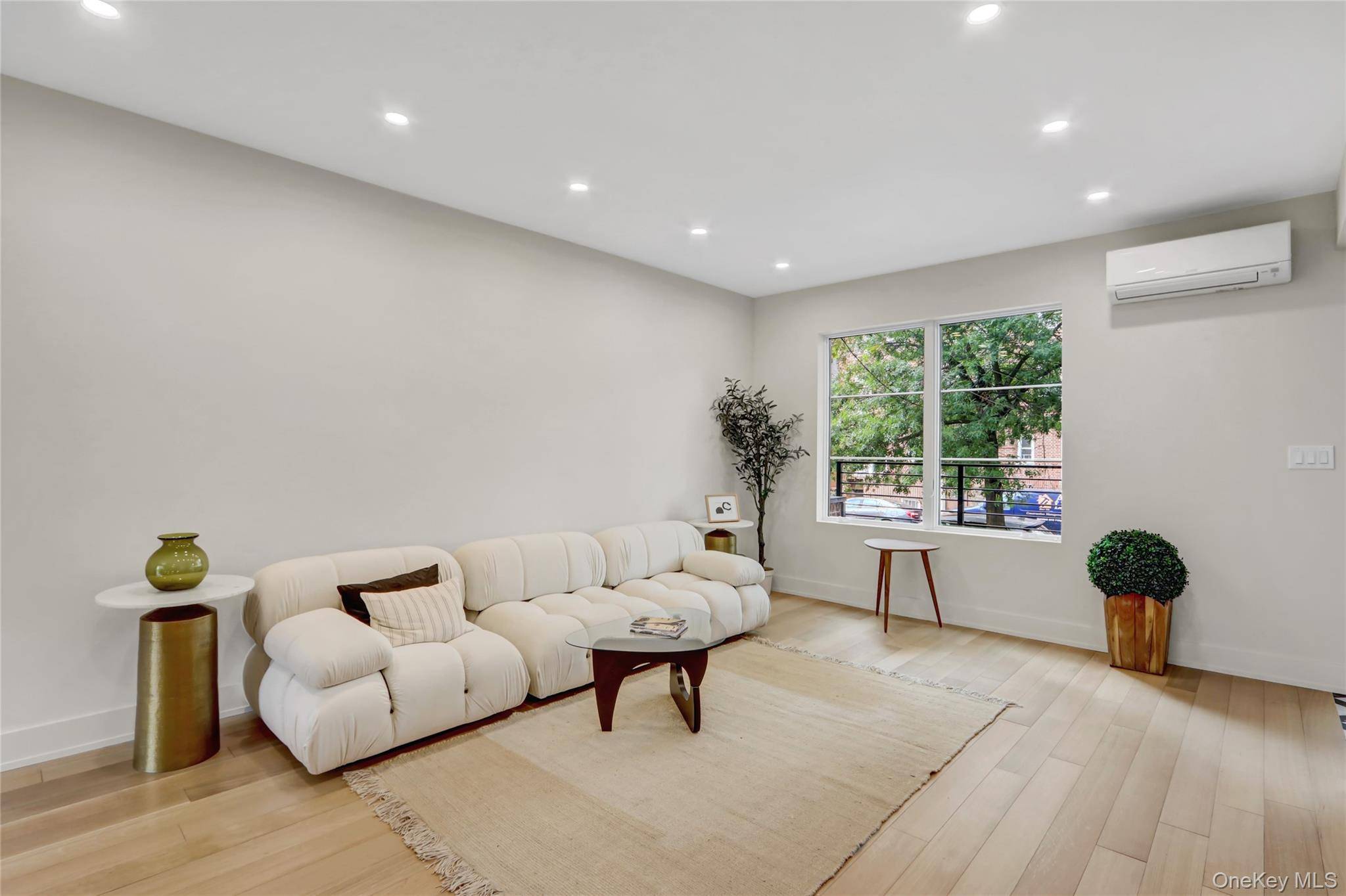 Astoria, NY 11106,31-59 30 ST