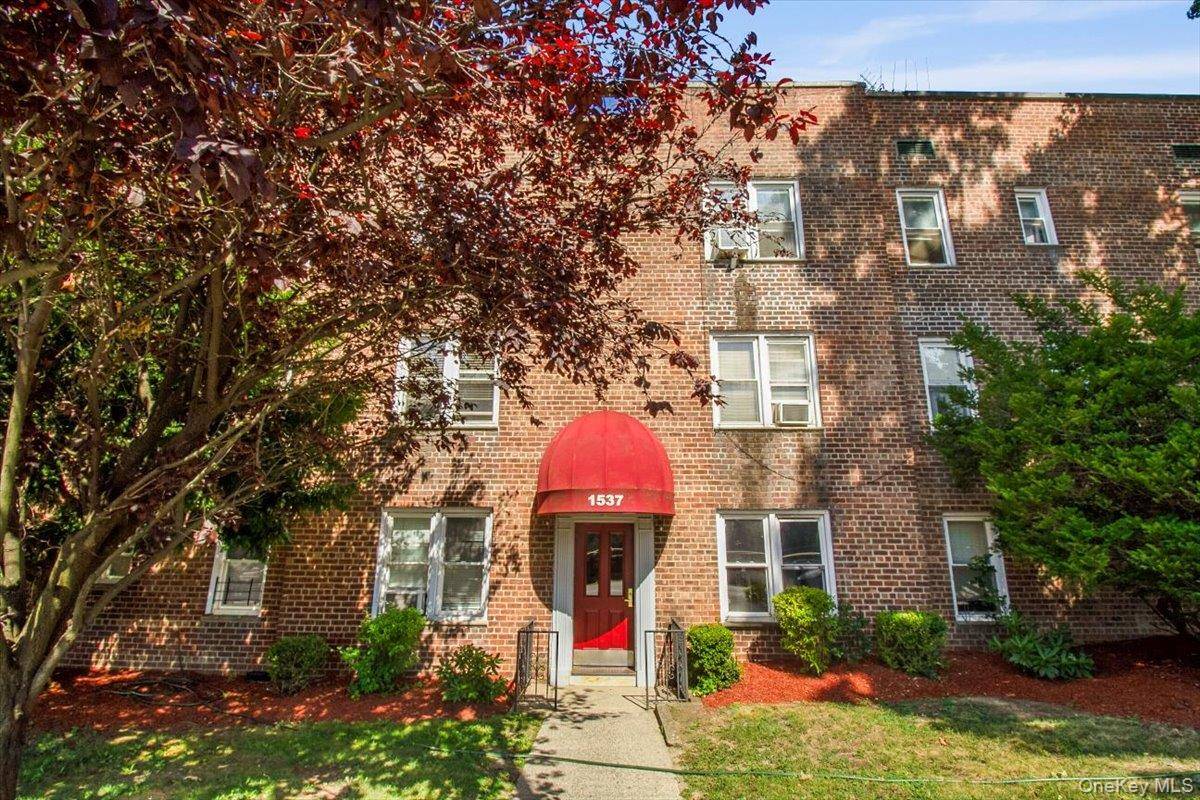 Yonkers, NY 10710,1537 Central Park AVE ##E8