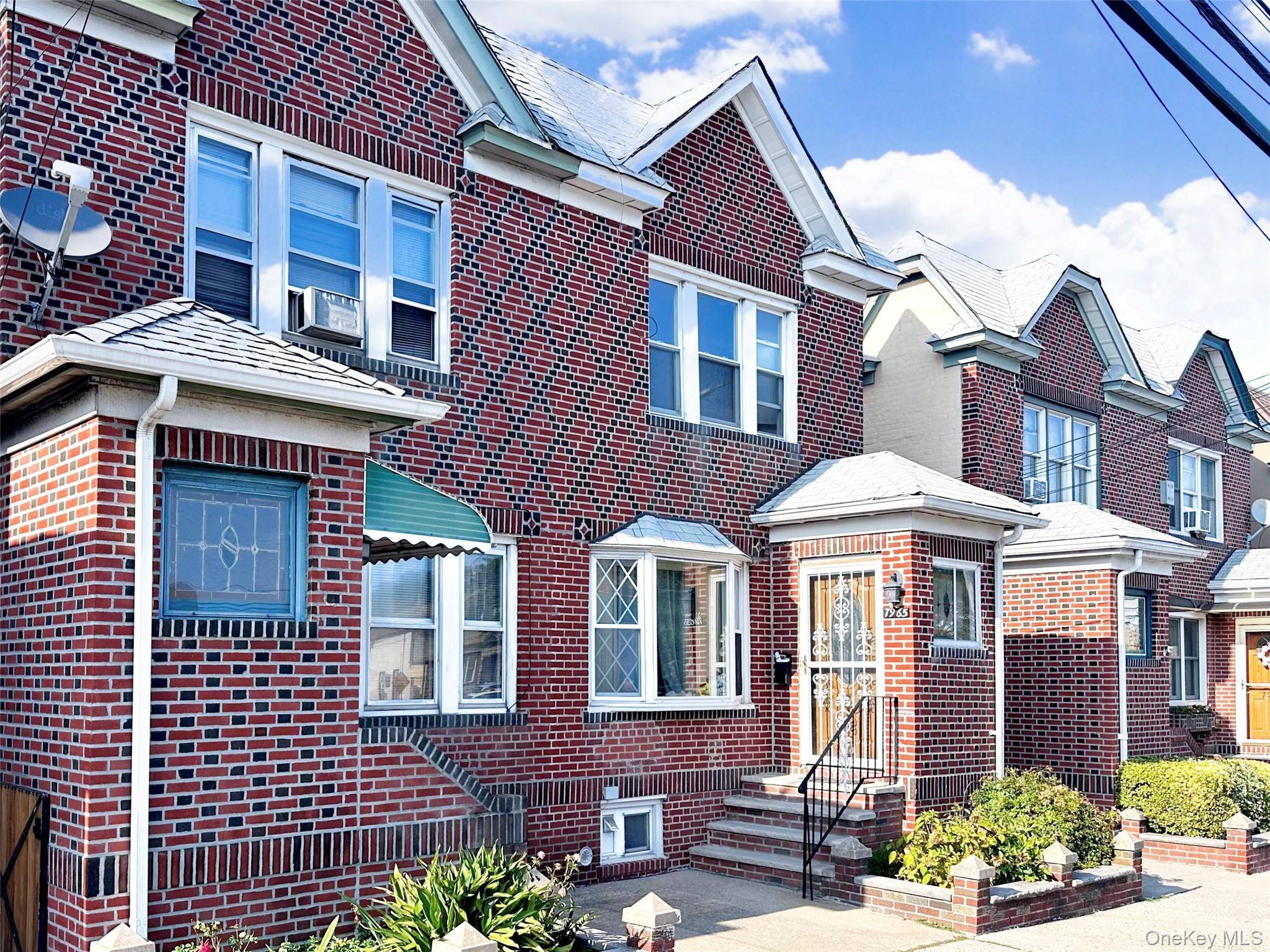 Middle Village, NY 11379,7965 69th RD #2nd Floor