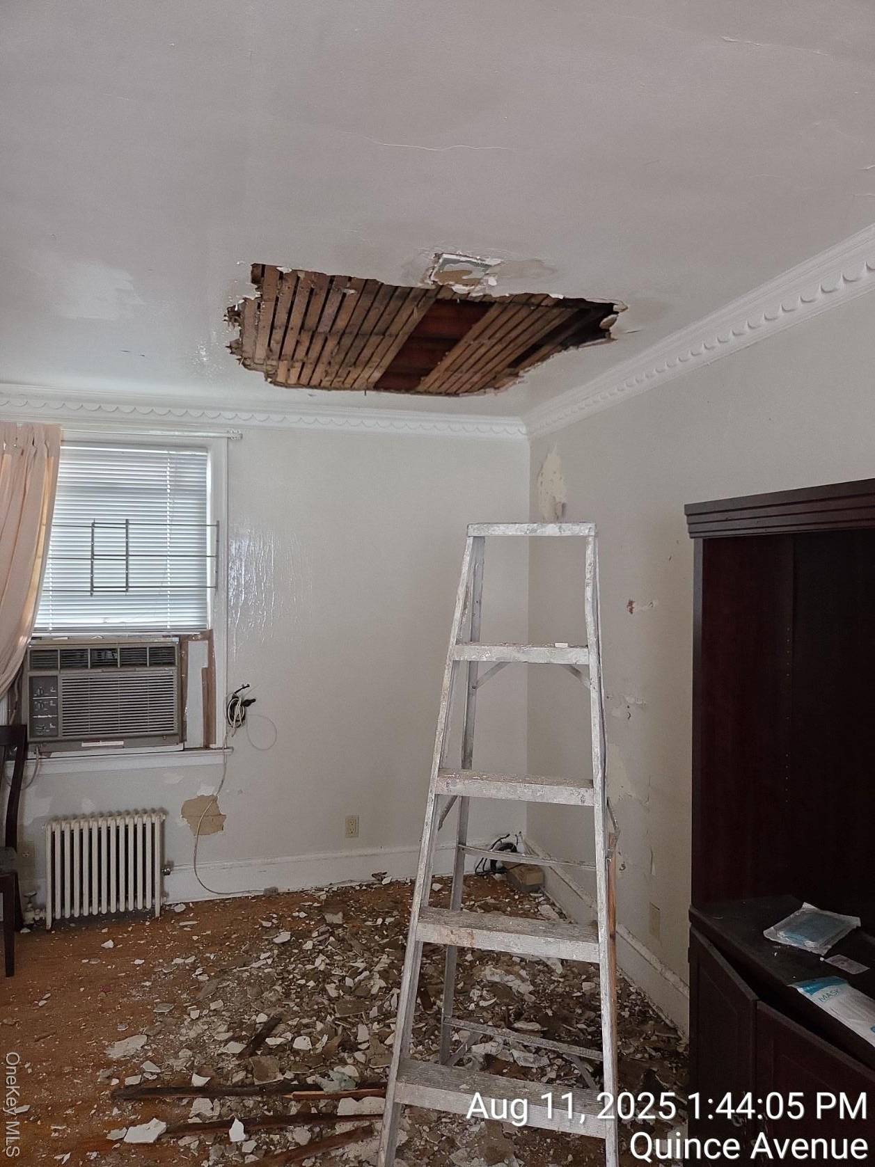 Flushing, NY 11335,52-05 Robinson St