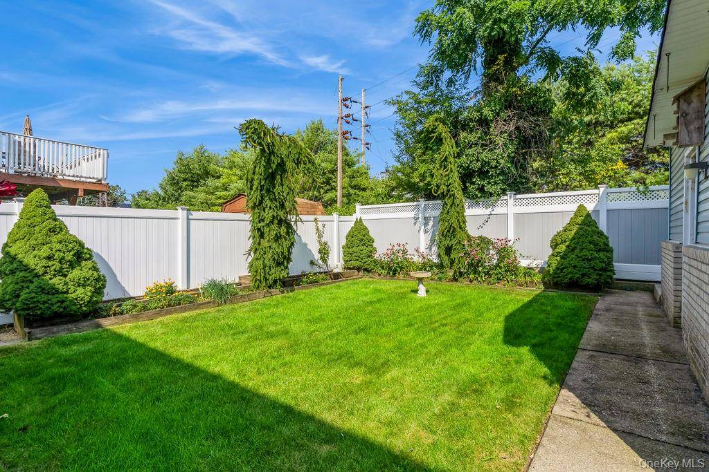 Bellmore, NY 11710,105 Howell ST