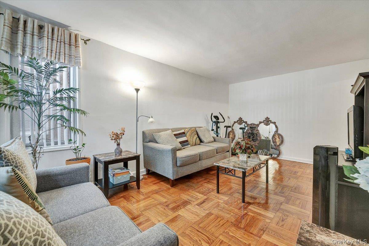 Bronx, NY 10460,1425 Thieriot AVE #1N