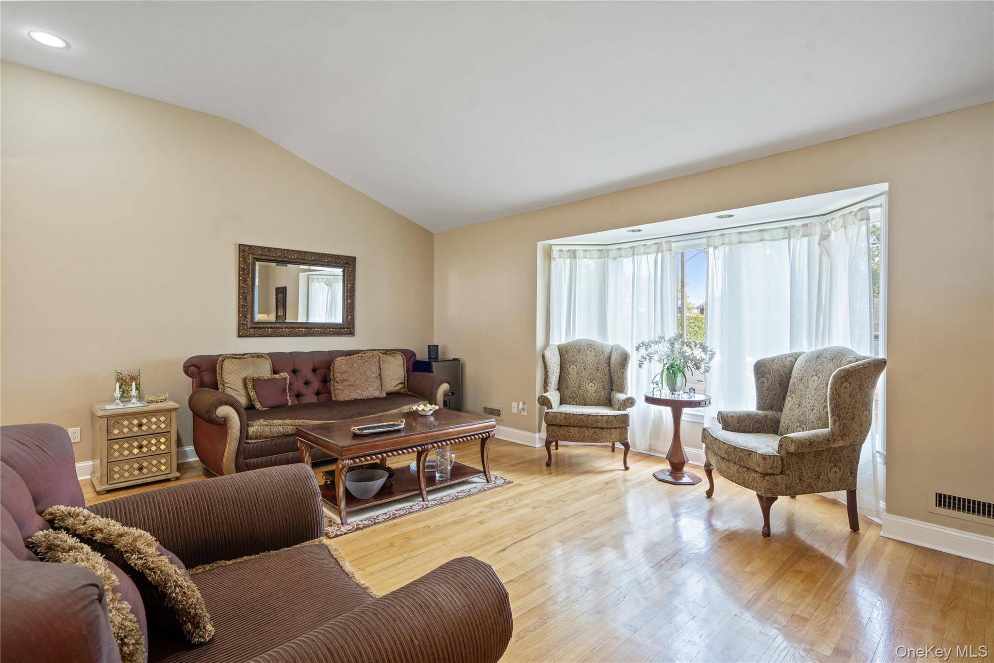 Jericho, NY 11753,46 Saratoga DR