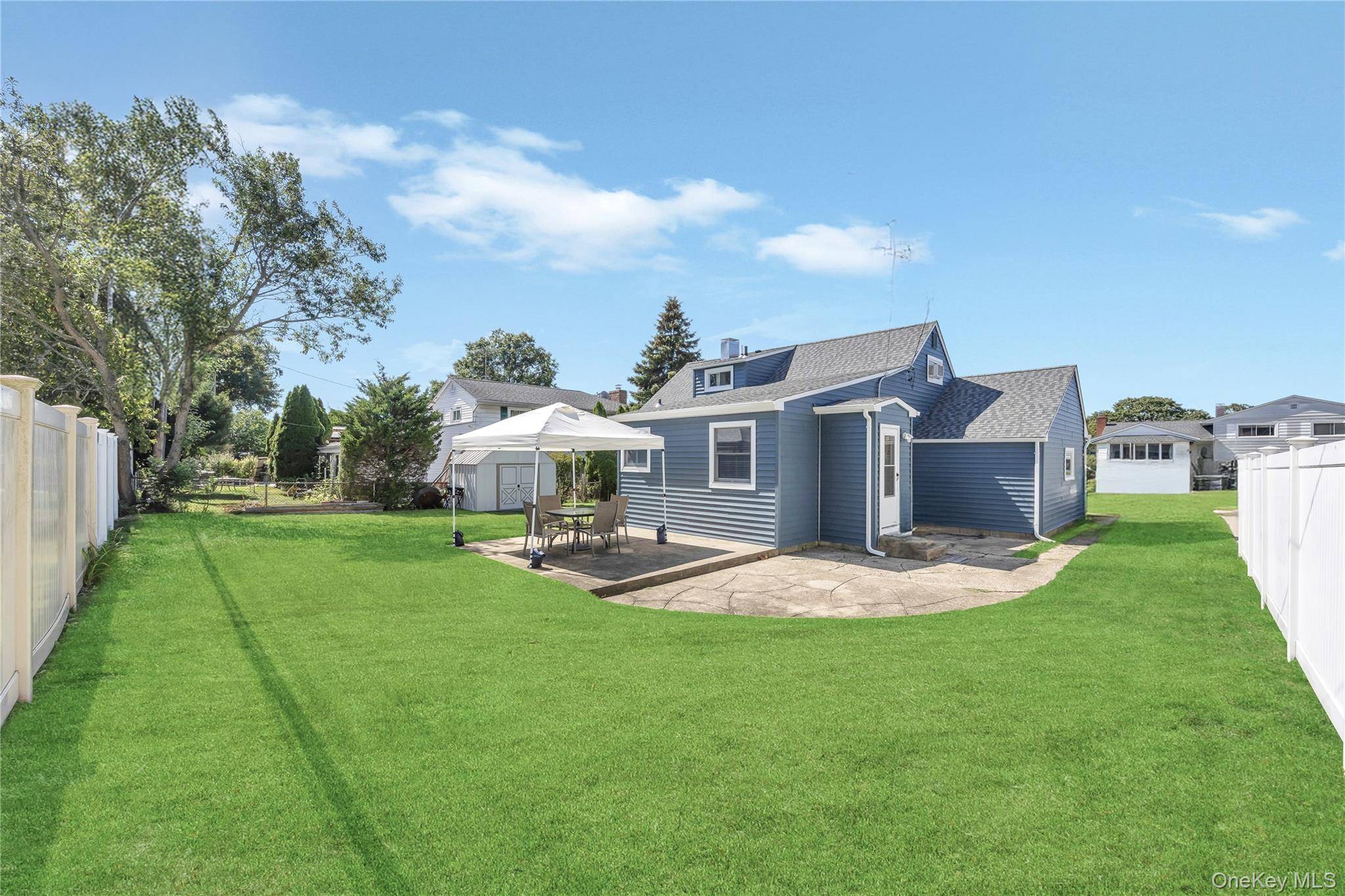 Hicksville, NY 11801,23 Peachtree LN