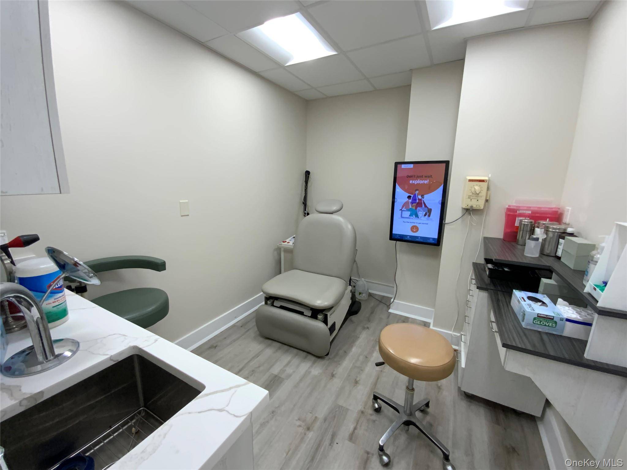 Floral Park, NY 11005,26234 Grand Central Parkway