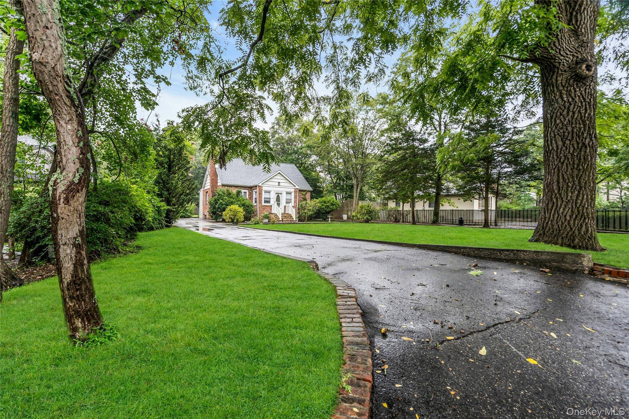 Commack, NY 11725,9 Maplelawn DR