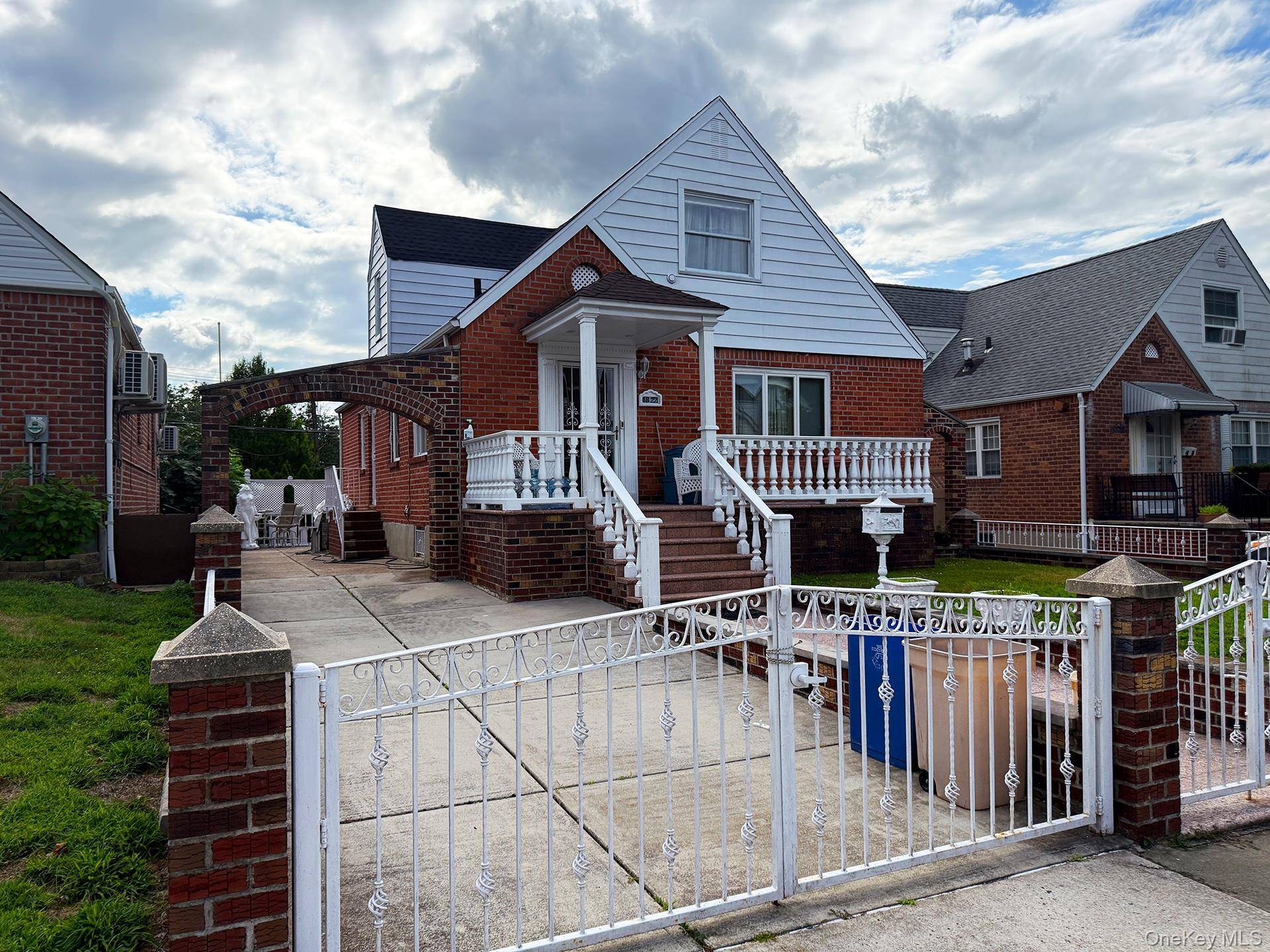 Fresh Meadows, NY 11365,48-22 195th ST