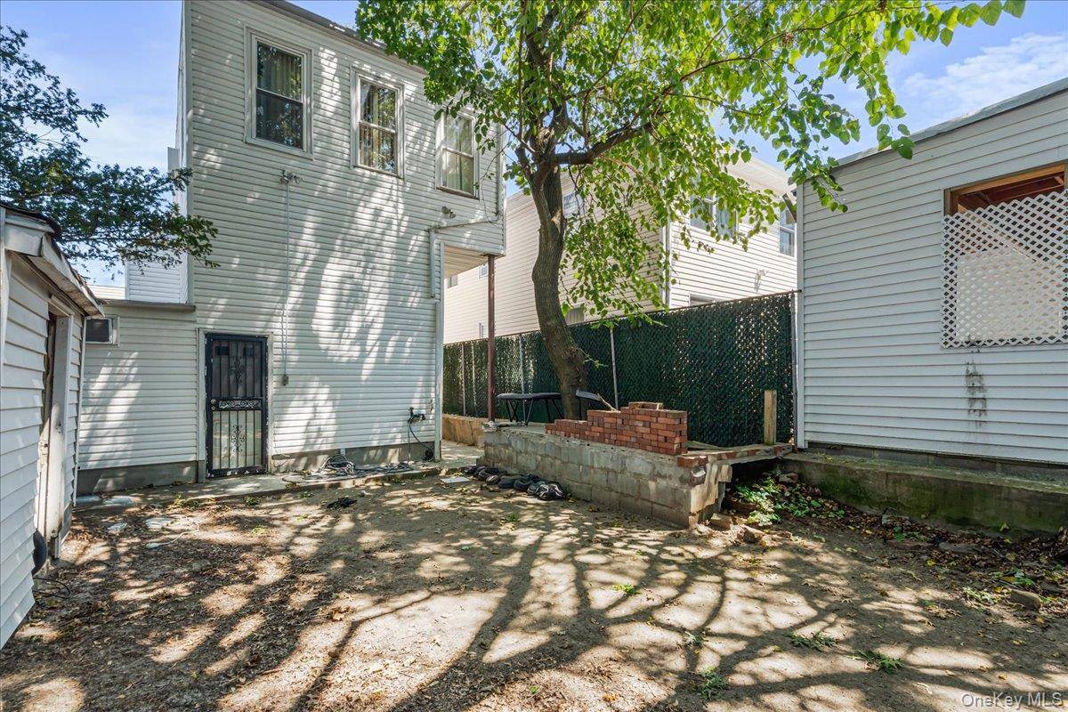 Glendale, NY 11385,8010 59th ST