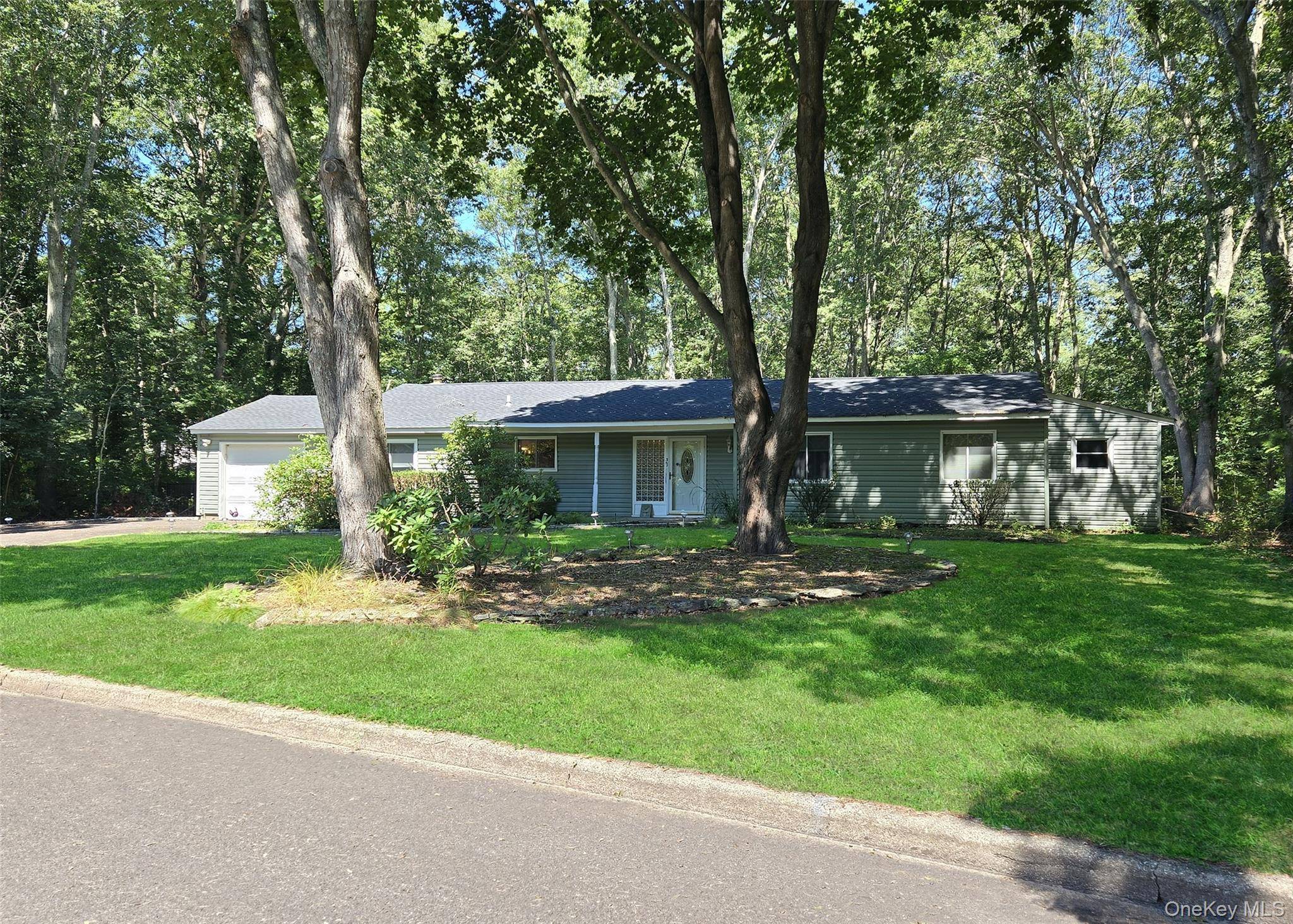 Manorville, NY 11949,3 Ross CT