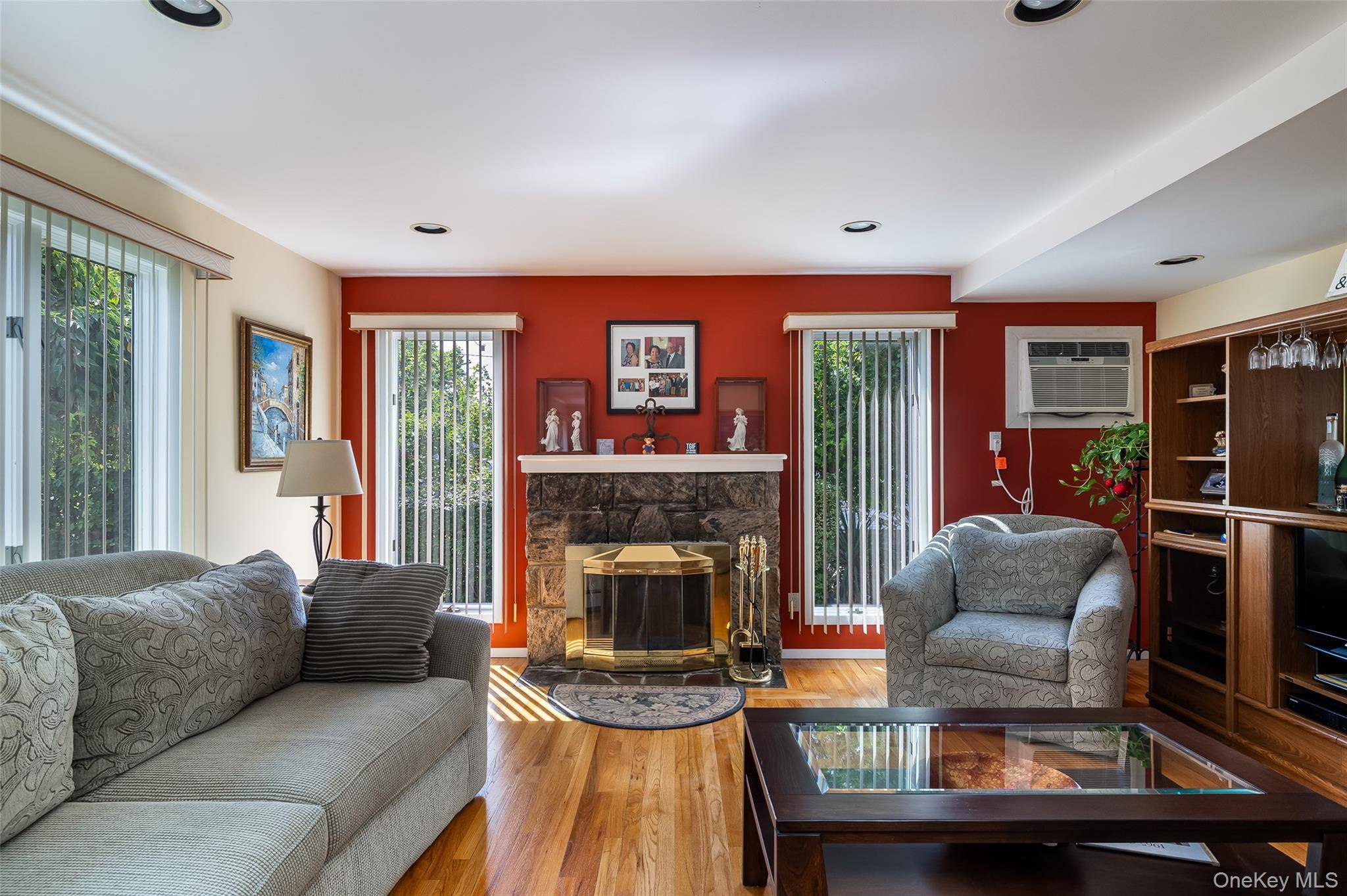 Farmingdale, NY 11735,27 Beverly RD