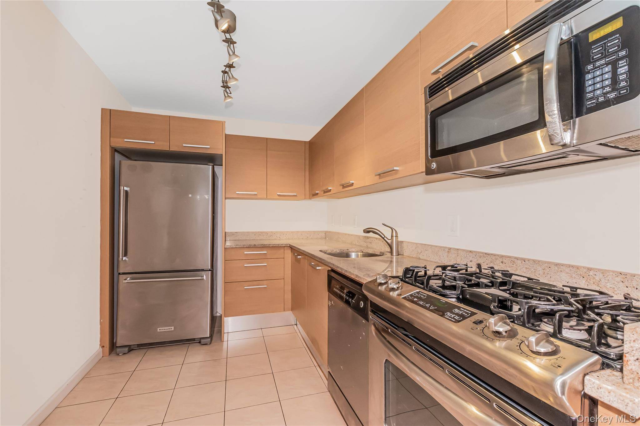 Yonkers, NY 10701,1155 Warburton AVE #10E