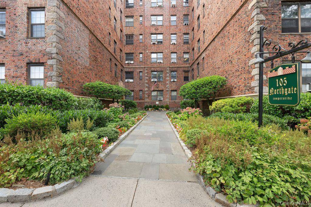 Scarsdale, NY 10583,105 Garth RD #5G