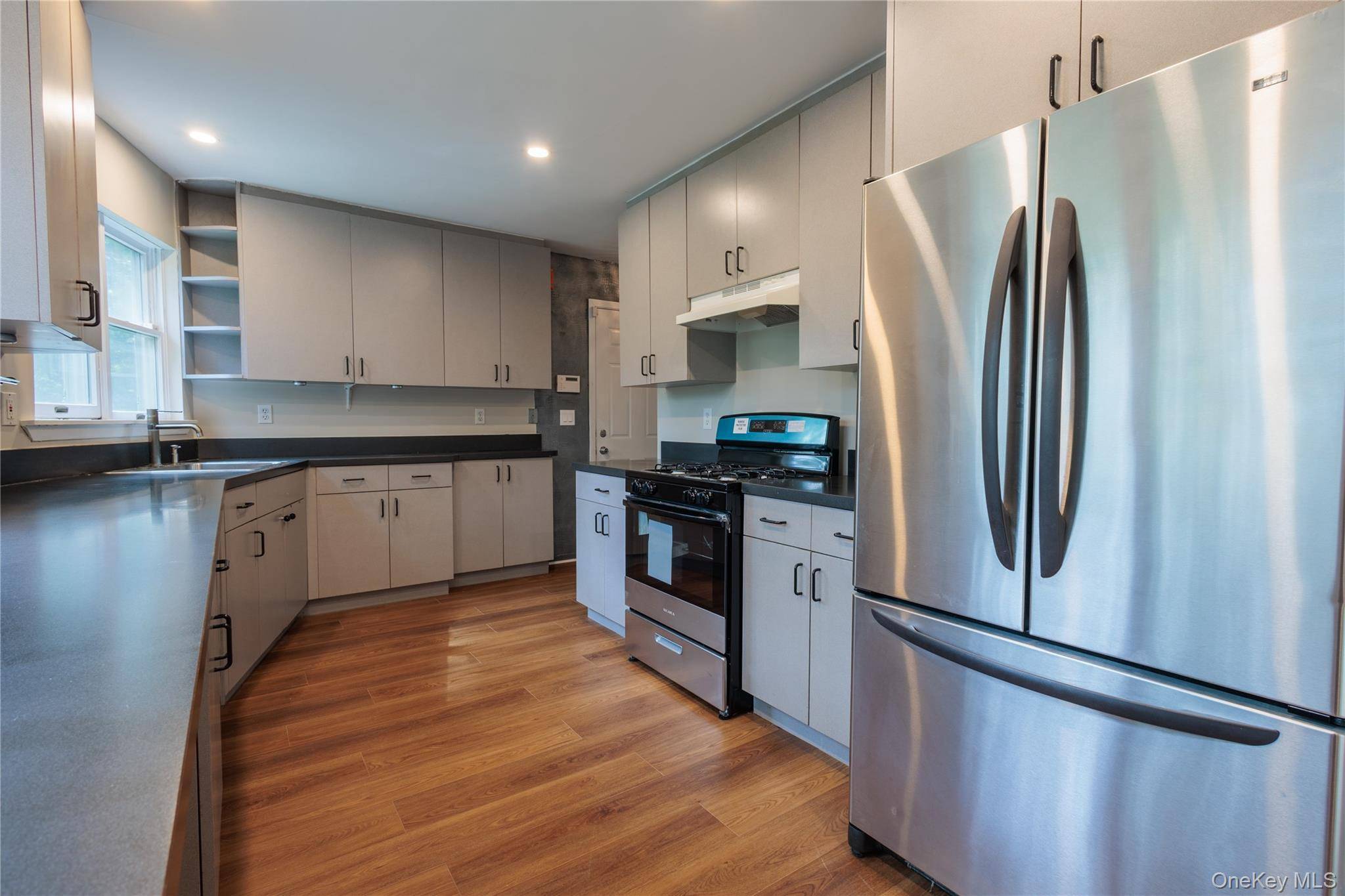 Saint James, NY 11780,14 Hill RD