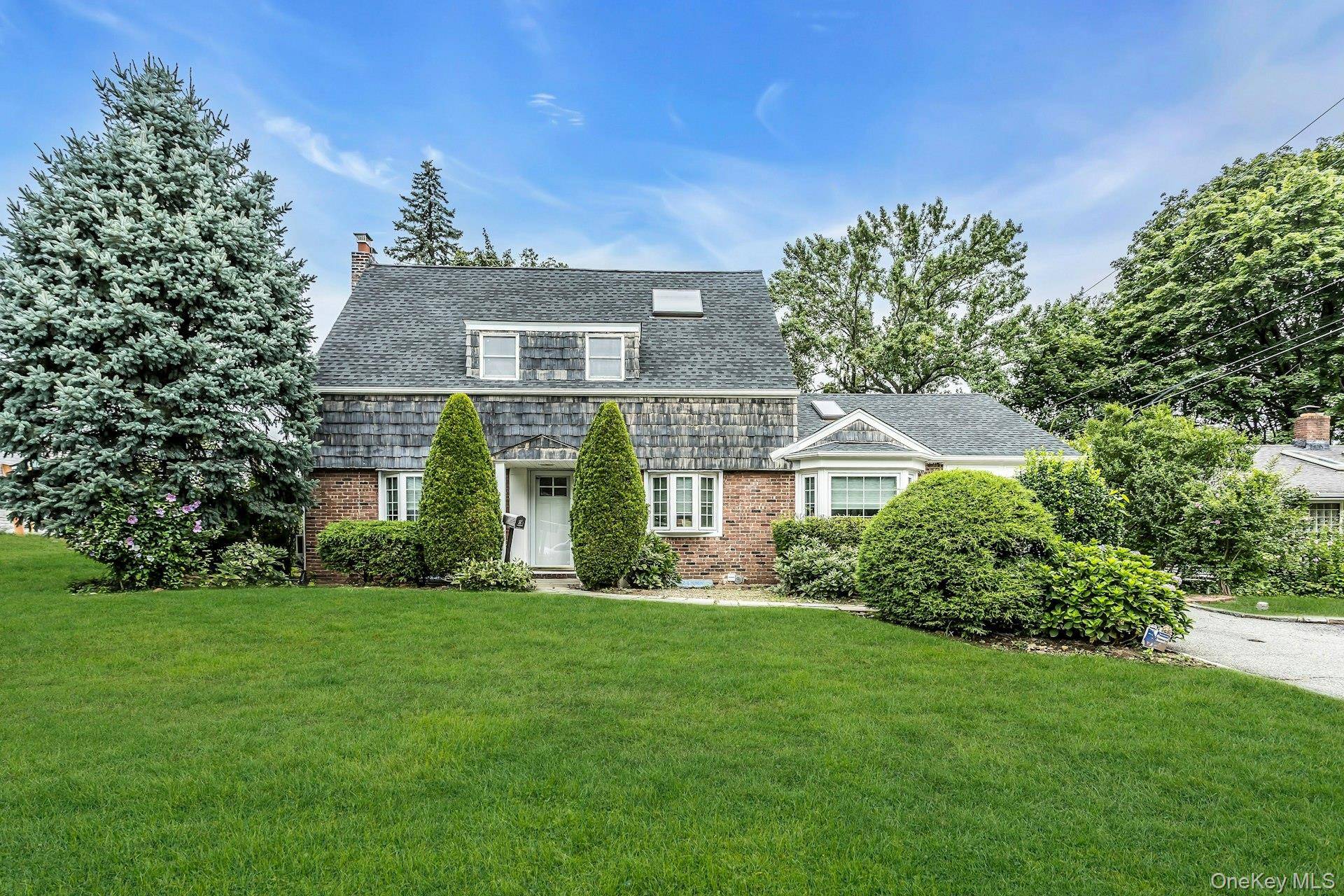 Roslyn Heights, NY 11577,238 Parkside DR