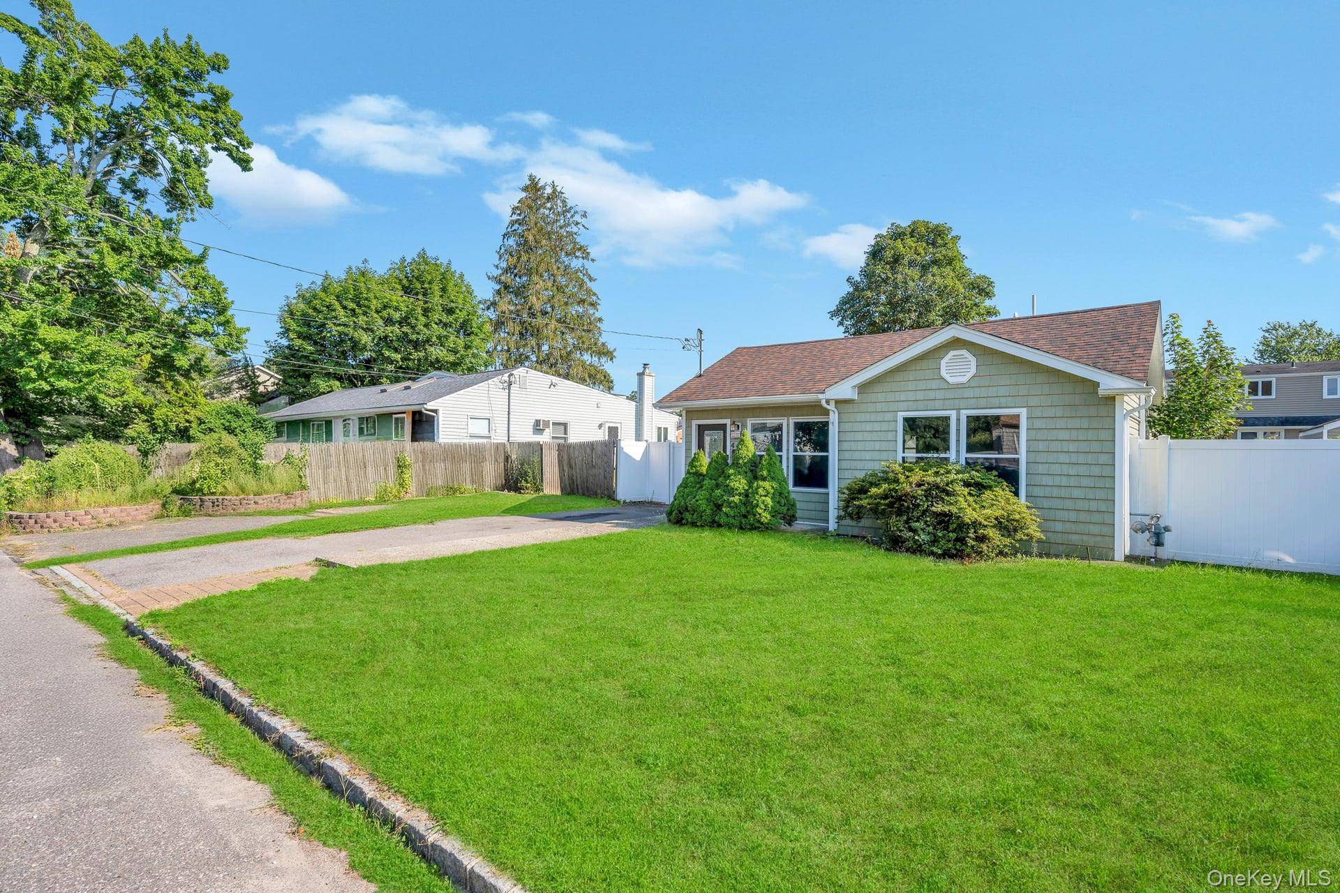 Lindenhurst, NY 11757,445 48th ST