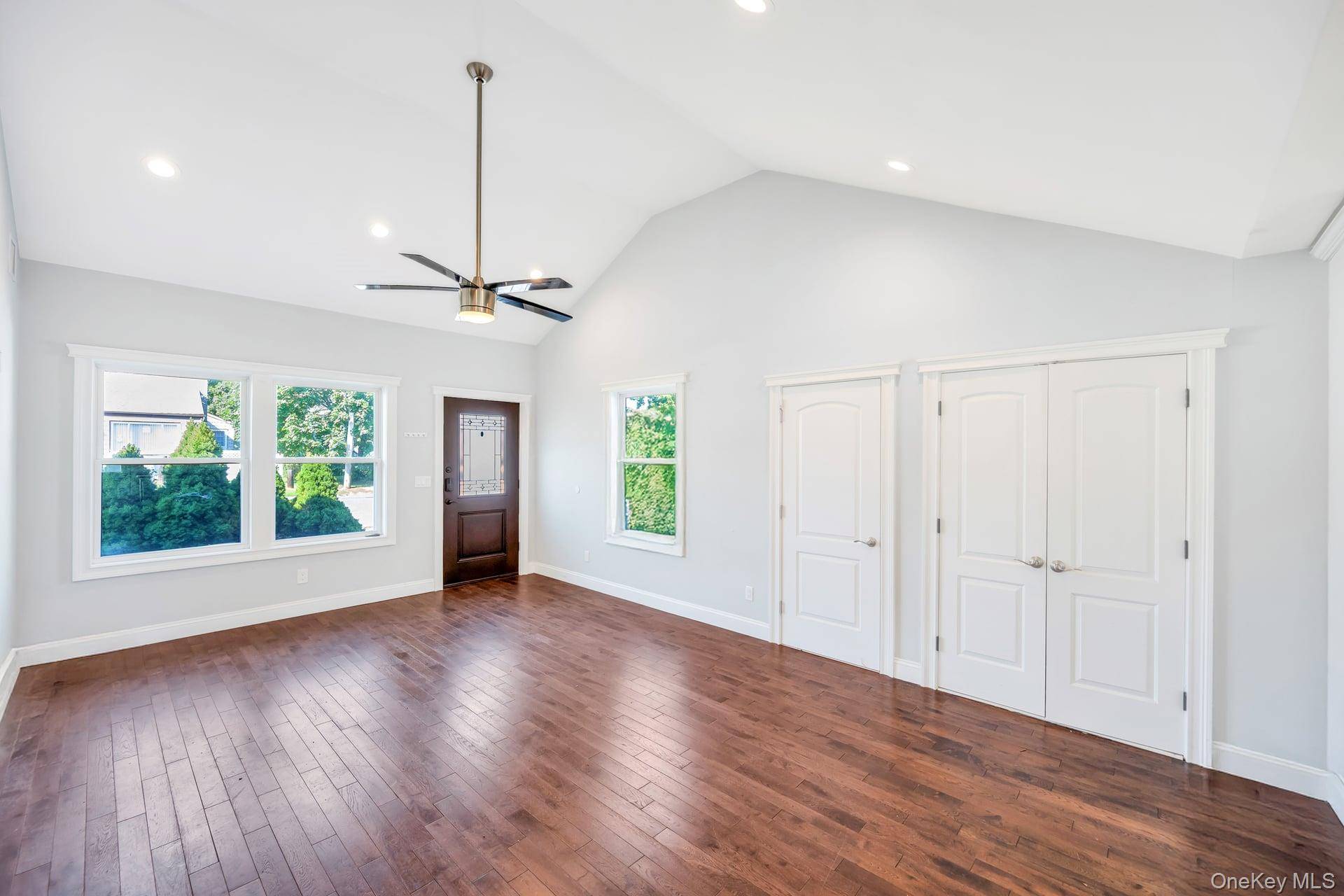 Lindenhurst, NY 11757,445 48th ST