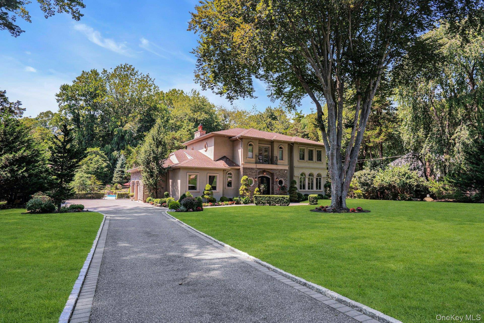 Dix Hills, NY 11746,12 Redwood DR