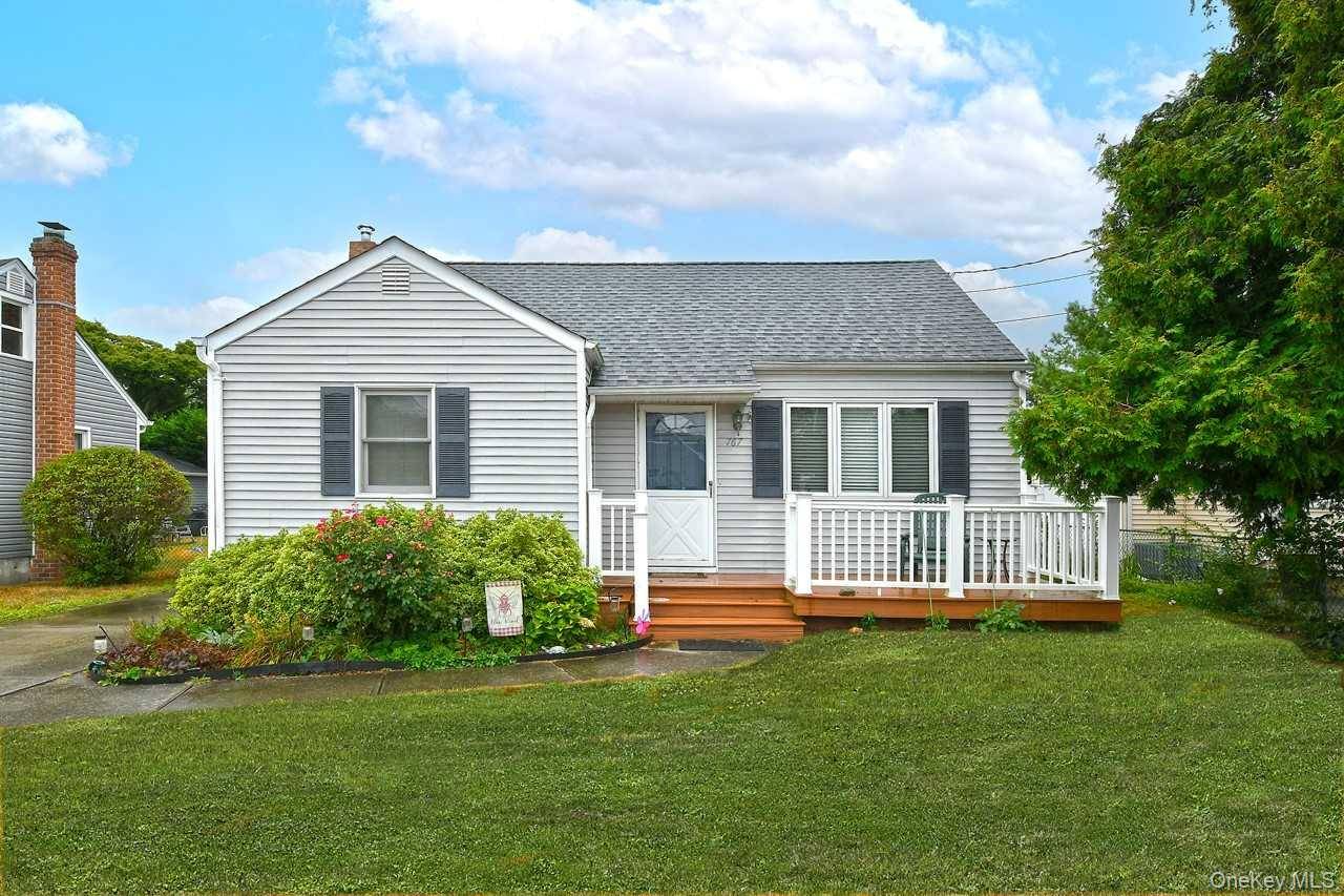 West Islip, NY 11705,767 Keith LN