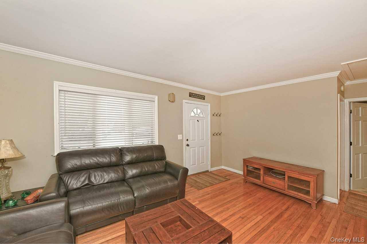 West Islip, NY 11705,767 Keith LN