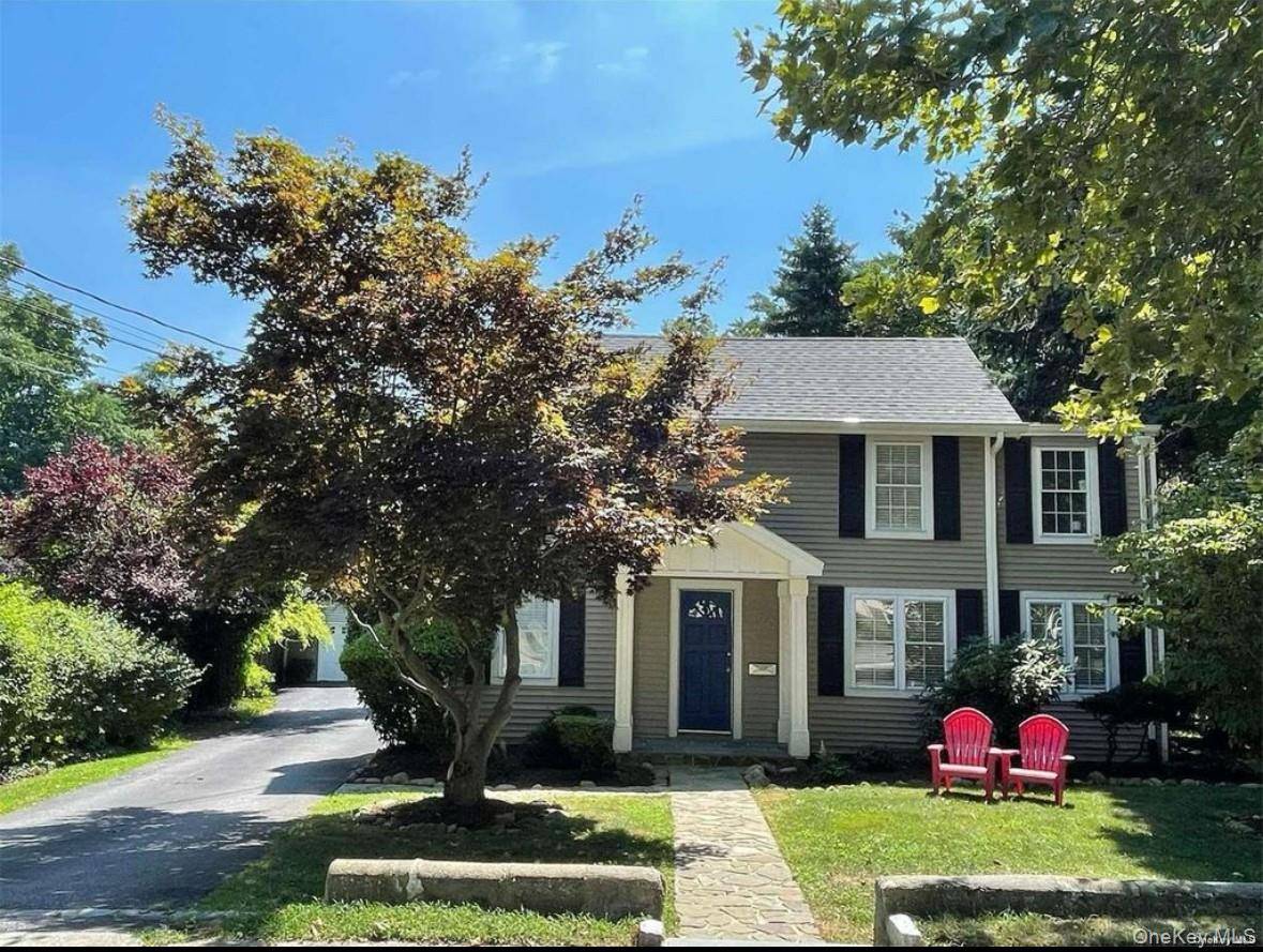 Huntington, NY 11743,102 Woodbury RD