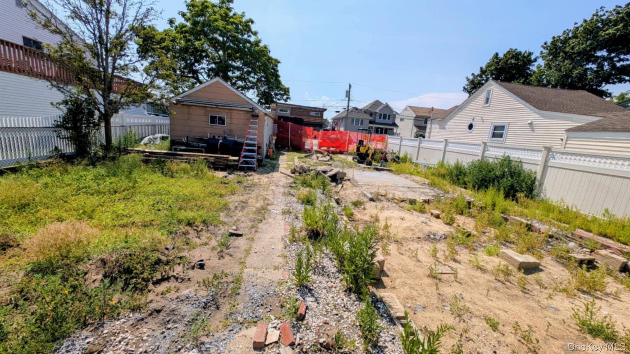 Freeport, NY 11520,121a Garfield ST