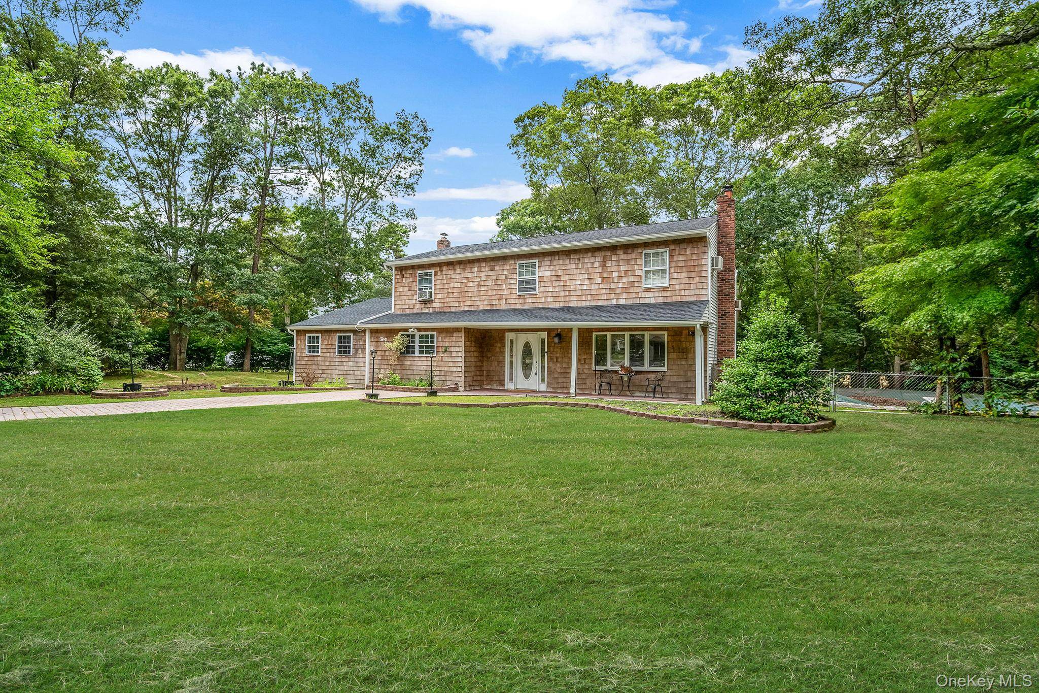 Middle Island, NY 11953,32 Artist Lake BLVD