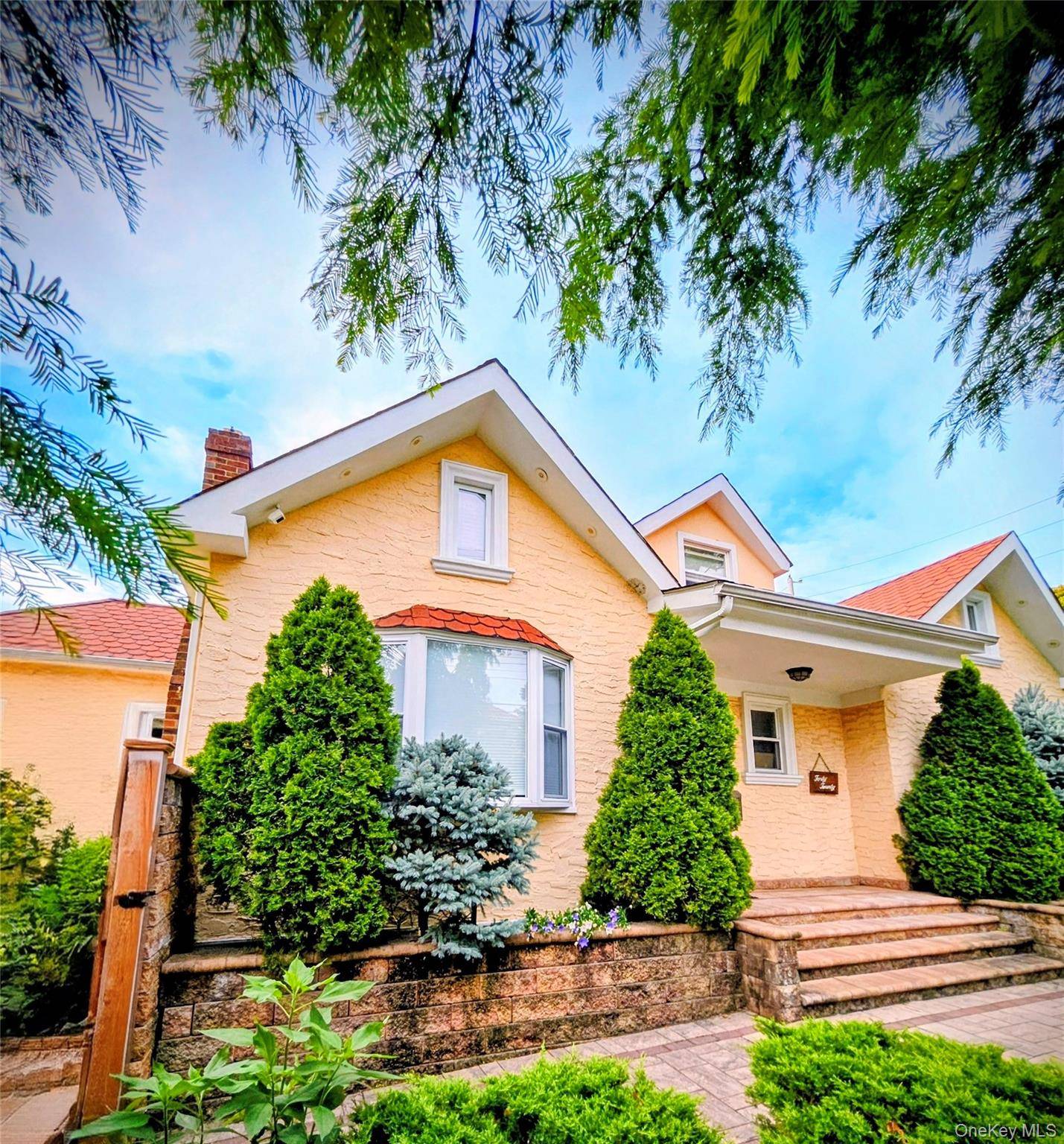 Little Neck, NY 11363,4020 249th St