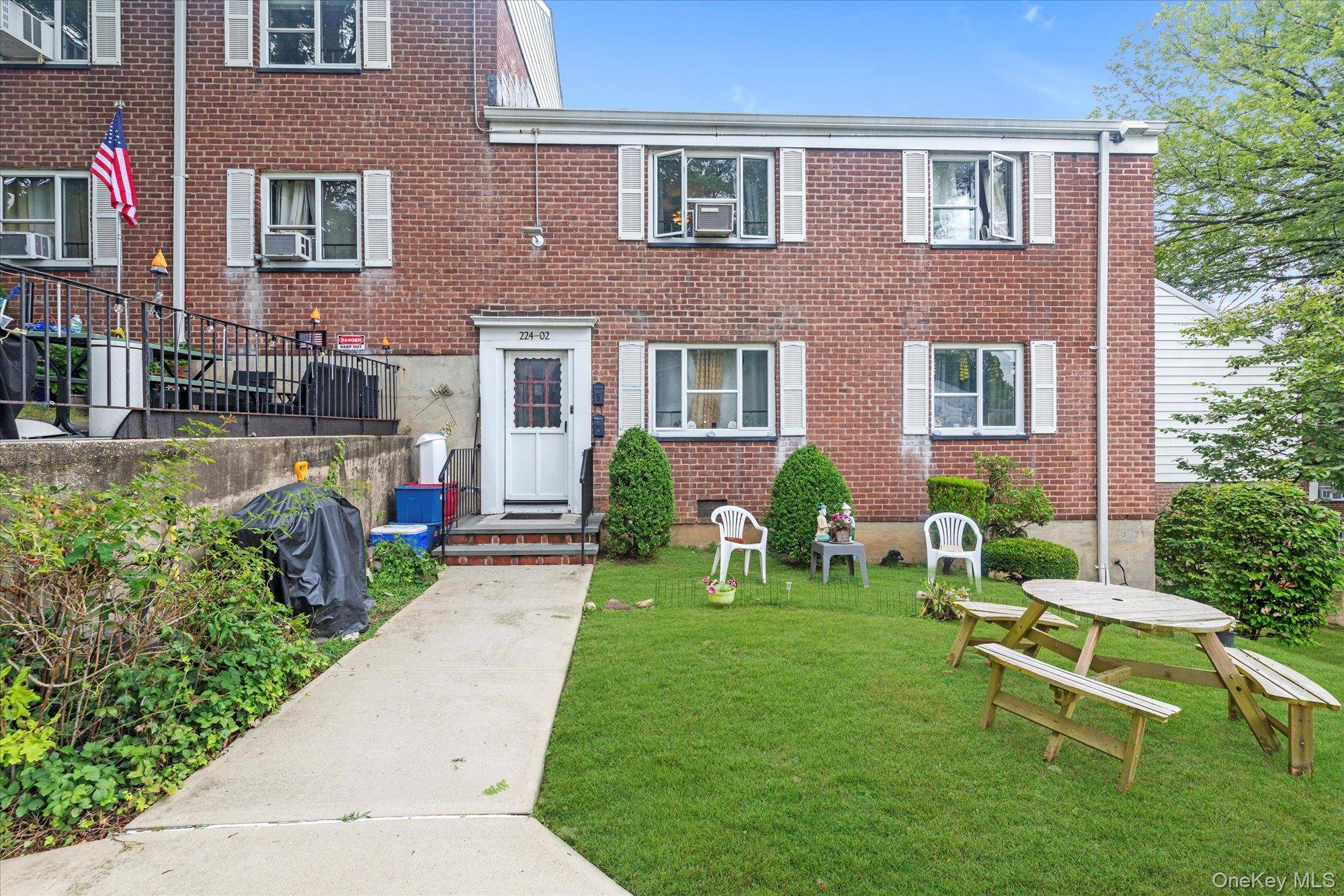 Queens Village, NY 11427,22402 Stronghurst AVE #208