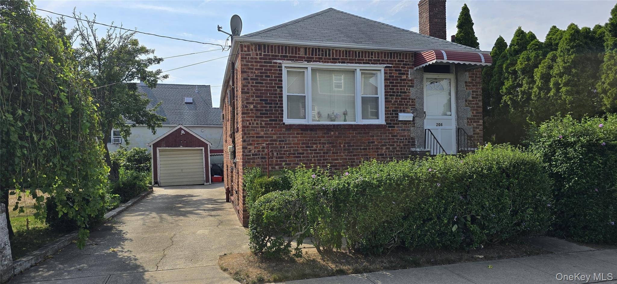 Elmont, NY 11003,208 Evans AVE