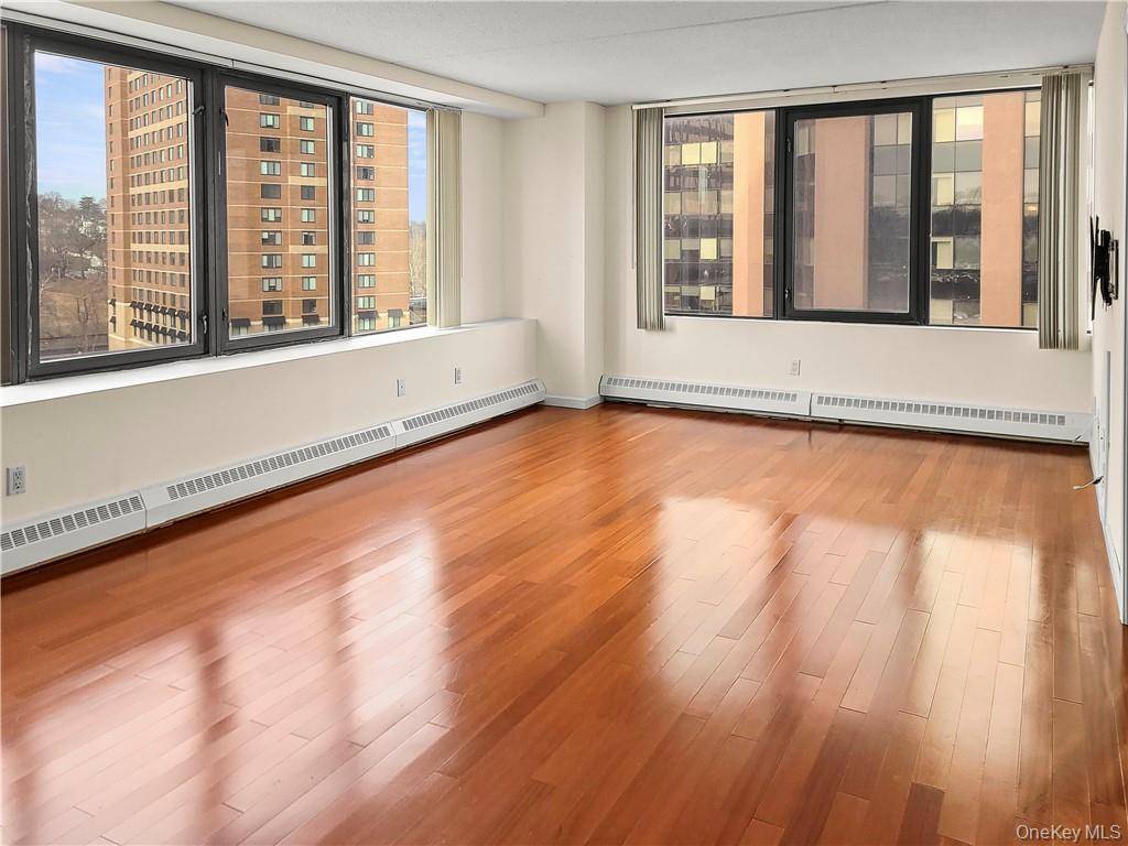 White Plains, NY 10606,4 Martine AVE #617