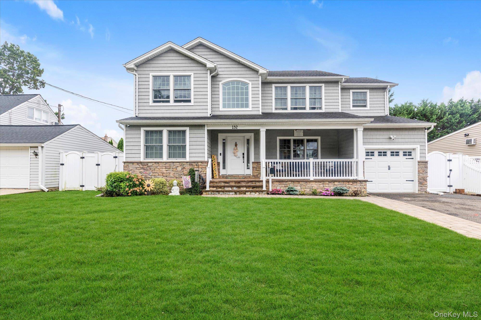 Massapequa Park, NY 11762,132 Walnut ST